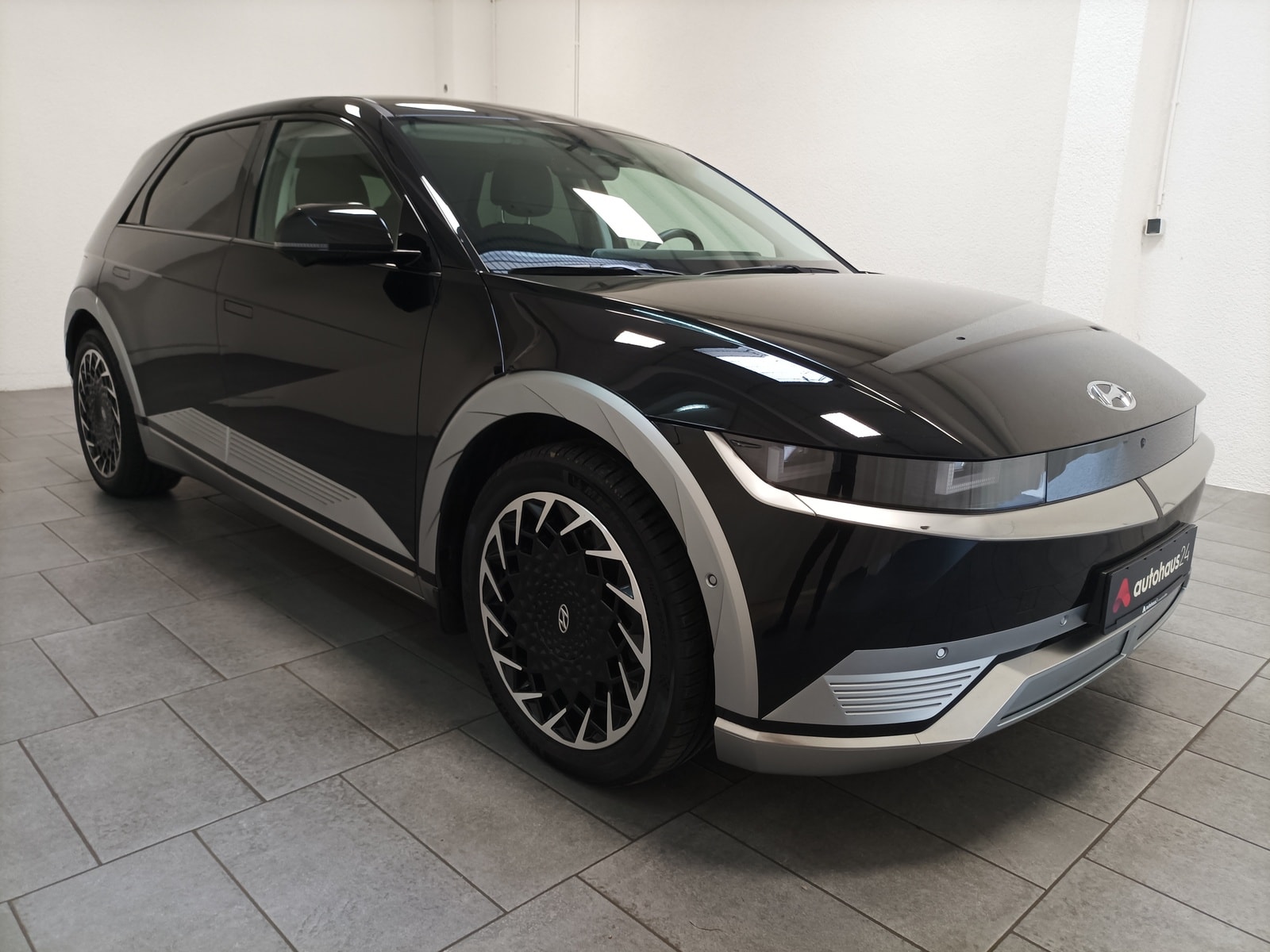 Hyundai IONIQ 5 Limousine HYUNDAI IONIQ 5 77,4 kWh Allradantrieb Viking-Paket Sports Utility Vehicle #1