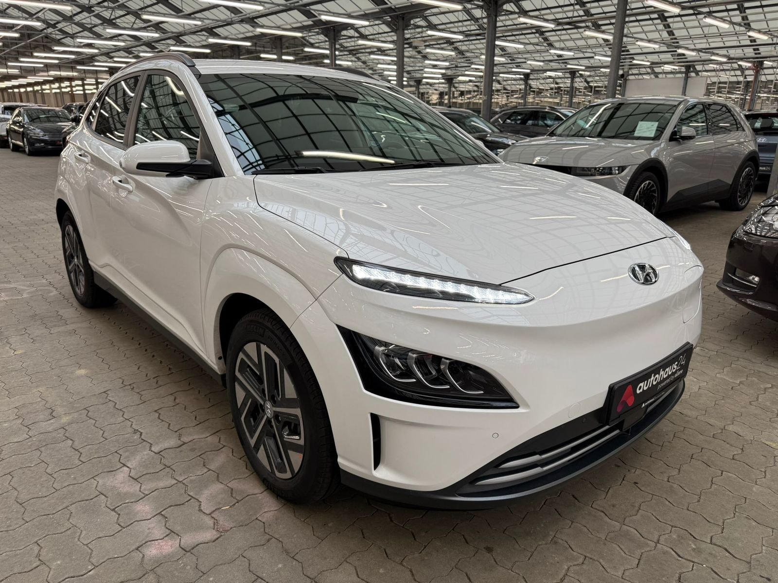 Hyundai Kona SUV / Crossover / Geländewagen HYUNDAI Kona ELEKTRO 100kW Advantage-Paket Sports Utility Vehicle #1