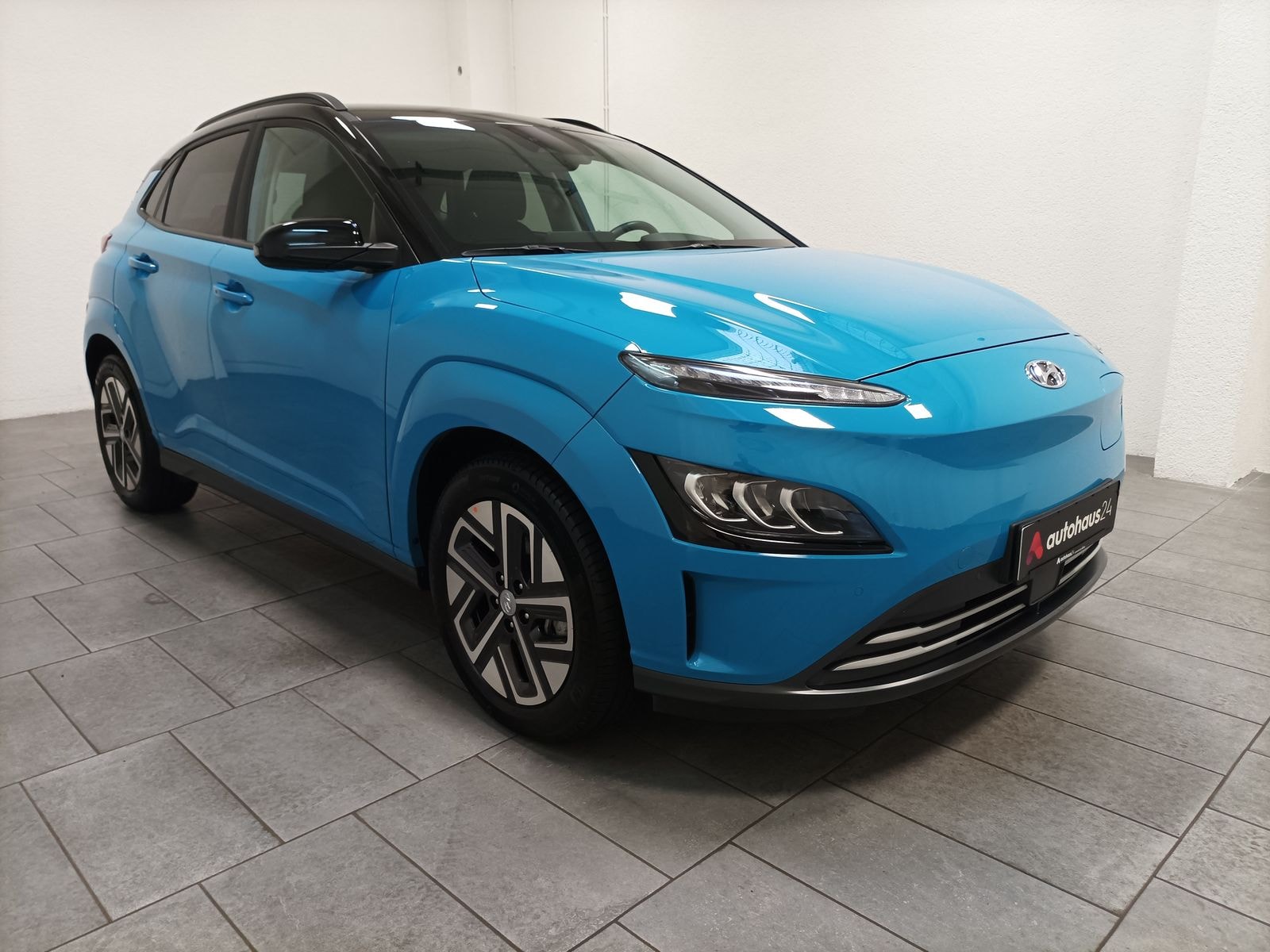 Hyundai Kona SUV / Crossover / Geländewagen HYUNDAI Kona ELEKTRO 100kW Sports Utility Vehicle #1