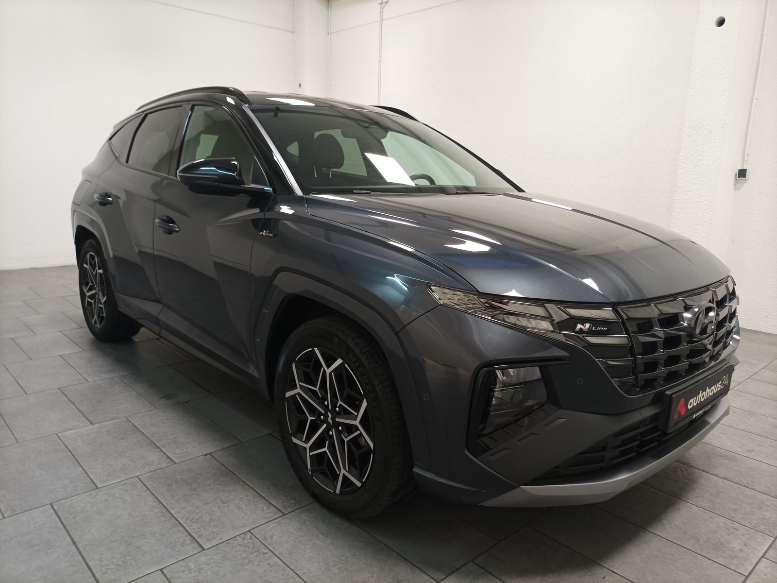 Hyundai Tucson SUV / Crossover / Geländewagen HYUNDAI Tucson 1.6 T-GDI Plug-in Hybrid 4WD Auto Sports Utility Vehicle #1