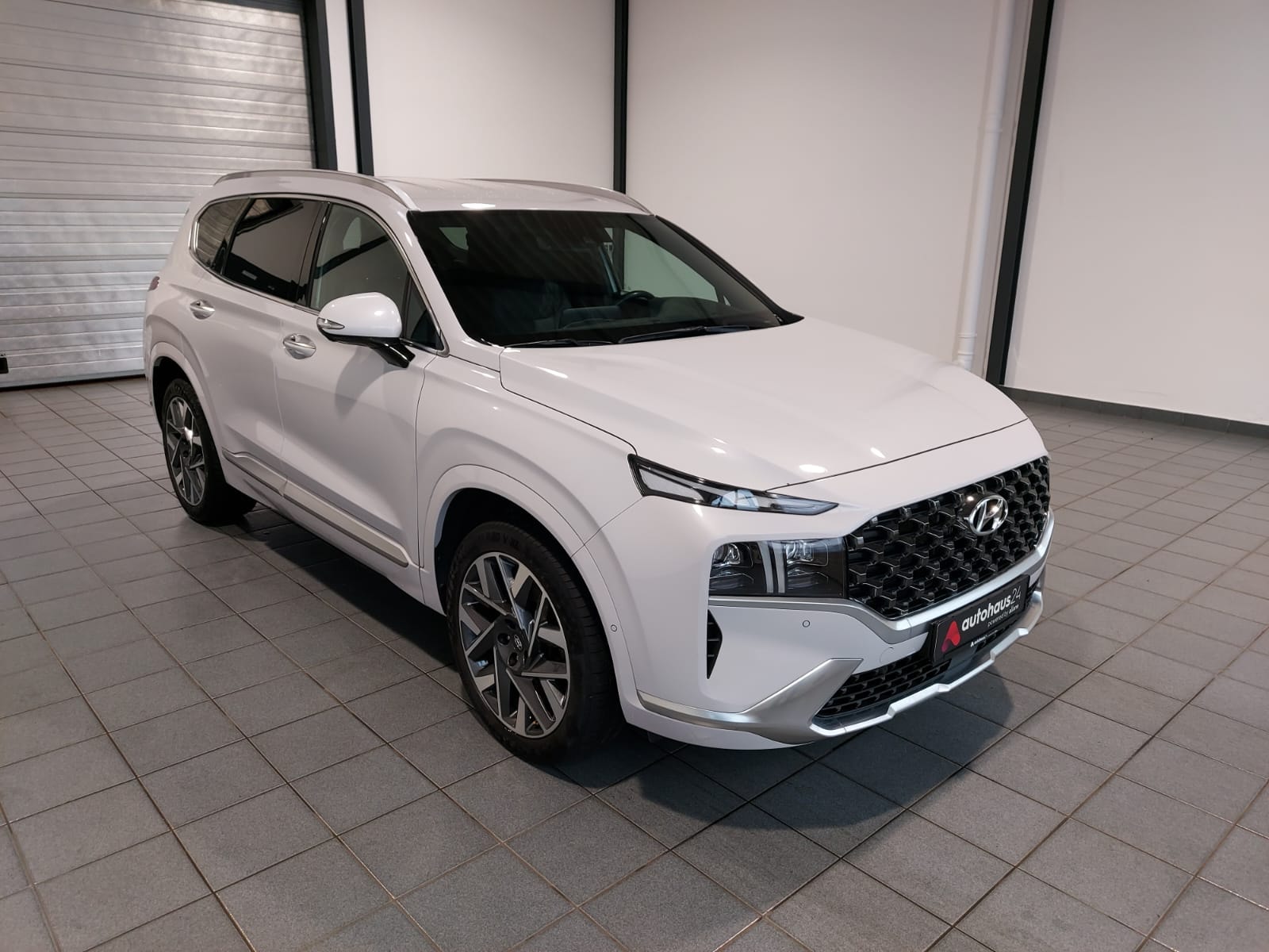 Hyundai Santa Fe SUV / Crossover / Geländewagen HYUNDAI Santa Fe 2.2 CRDi Signature 4WD DCT Sports Utility Vehicle #1