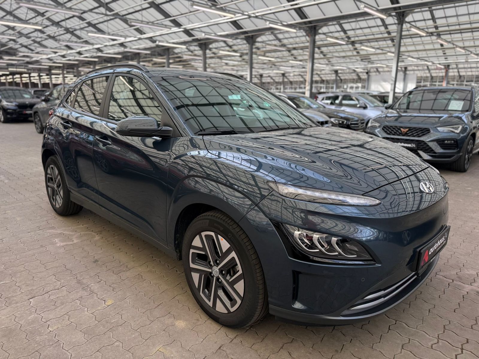 Hyundai Kona SUV / Crossover / Geländewagen HYUNDAI Kona ELEKTRO 100kW Advantage-Paket Sports Utility Vehicle #1