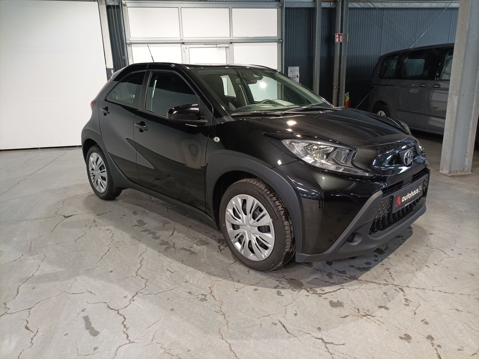 Toyota AYGO Schräghecklimousine TOYOTA Aygo X 1.0-l-VVT-i Play Sports Utility Vehicle #1