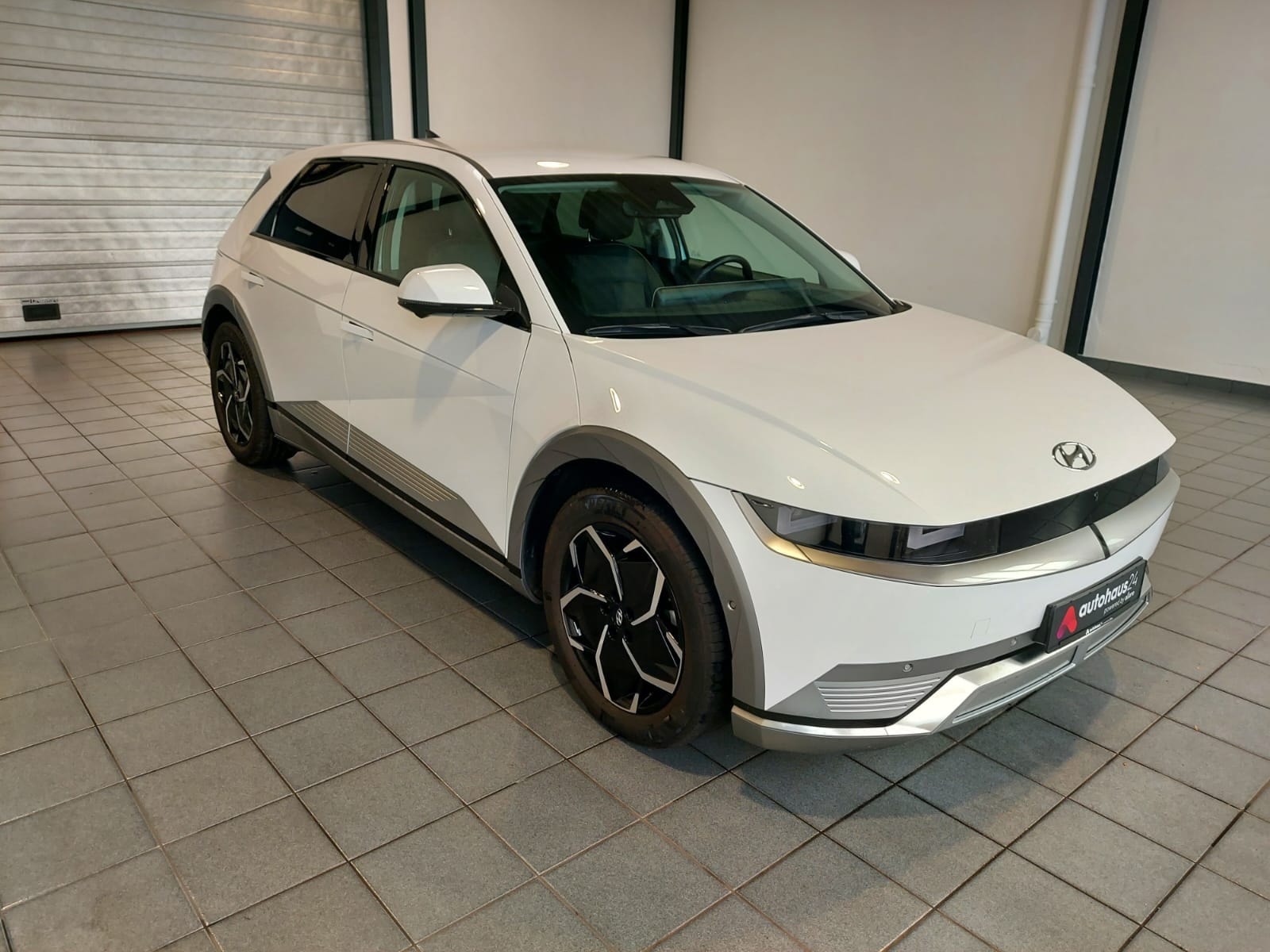 Hyundai IONIQ 5 Limousine HYUNDAI IONIQ 5 77,4 kWh Allradantrieb Sports Utility Vehicle #1