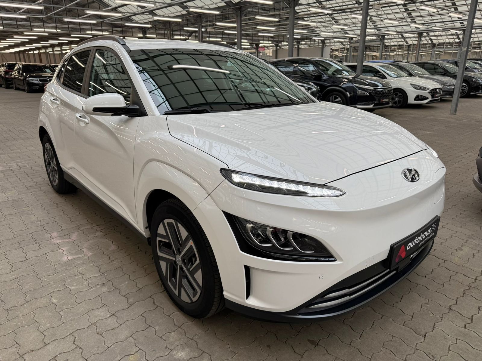 Hyundai Kona SUV / Crossover / Geländewagen HYUNDAI Kona ELEKTRO 100kW Advantage-Paket Sports Utility Vehicle #1