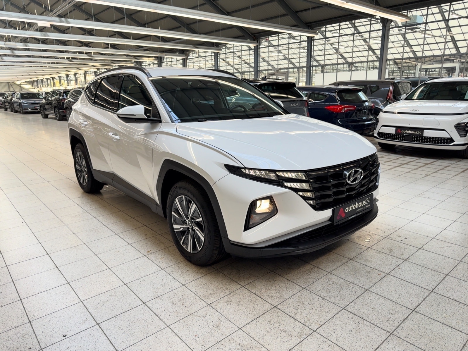 Hyundai Tucson SUV / Crossover / Geländewagen HYUNDAI Tucson 1.6 T-GDI Select Sports Utility Vehicle #1