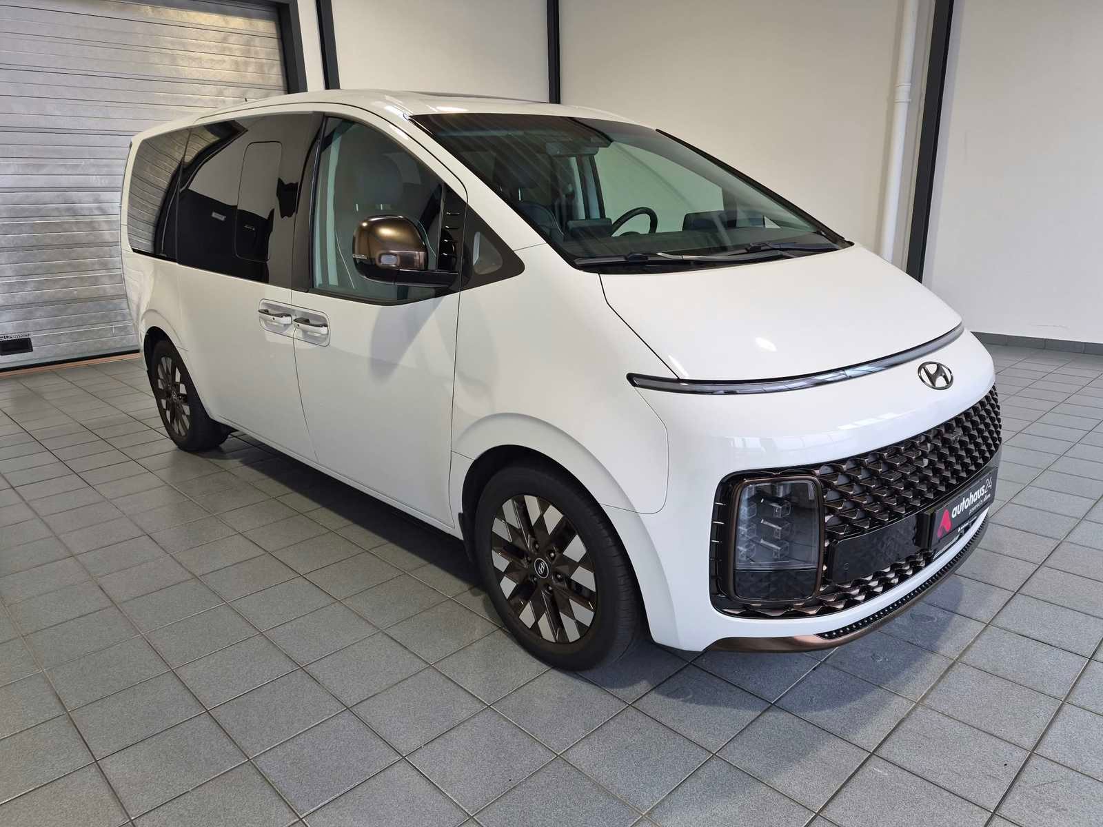 Hyundai Staria Sonstige HYUNDAI Staria 2.2 CRDi Signature 7-Sitzer Auto 4WD Van #1