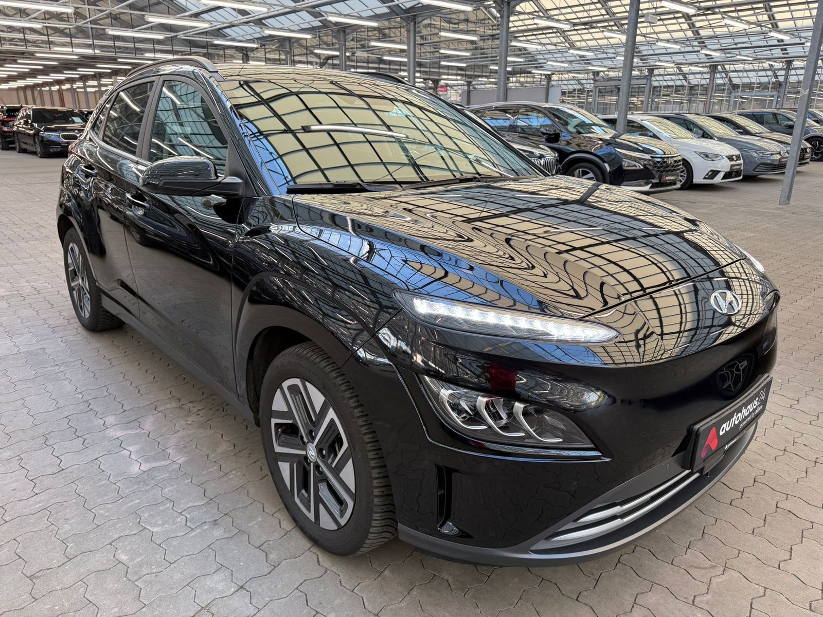 Hyundai Kona SUV / Crossover / Geländewagen HYUNDAI Kona ELEKTRO 100kW Advantage-Paket Sports Utility Vehicle #1