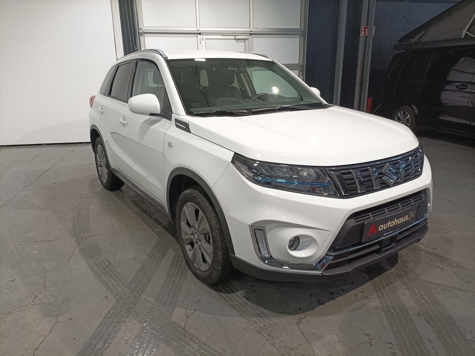 Suzuki Vitara SUV / Crossover / Geländewagen SUZUKI Vitara 1.4 BOOSTERJET Hybrid Comfort Sports Utility Vehicle #1