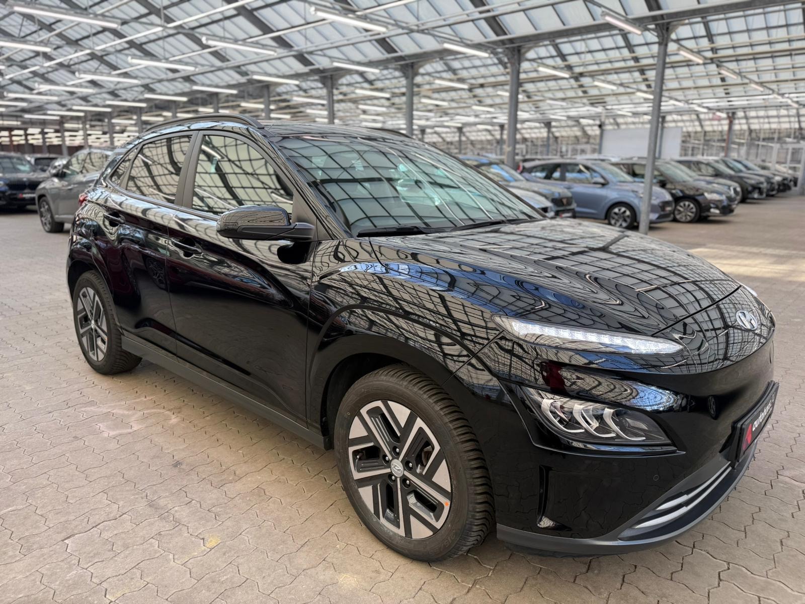 Hyundai Kona SUV / Crossover / Geländewagen HYUNDAI Kona ELEKTRO 100kW Sports Utility Vehicle #1