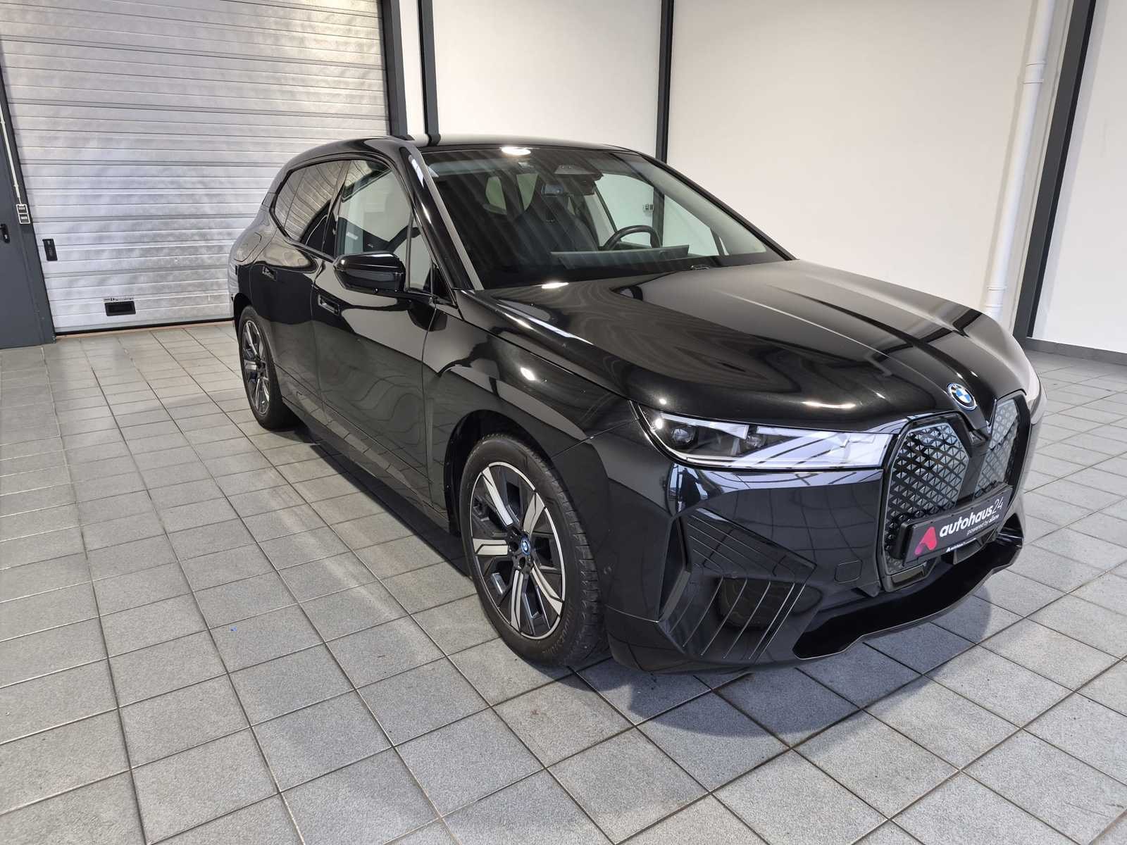 BMW iX SUV / Crossover / Geländewagen BMW iX xDrive40 Sports Utility Vehicle #1