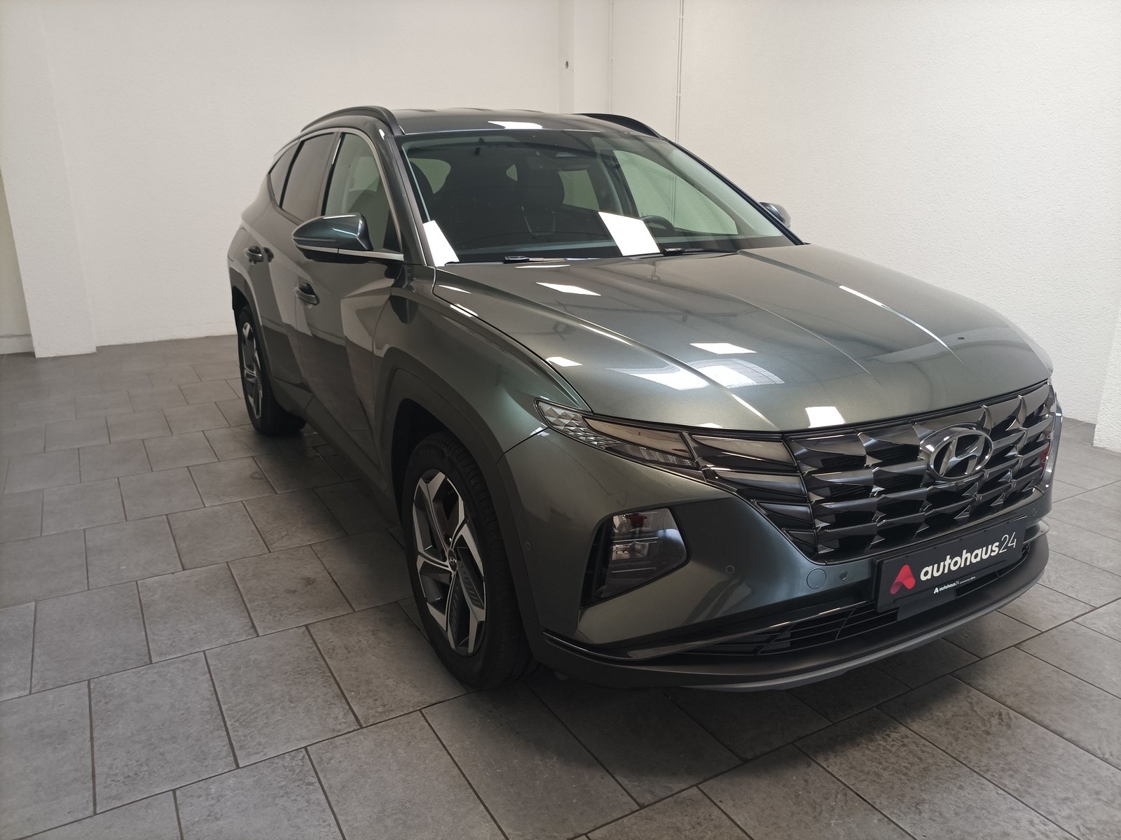 Hyundai Tucson SUV / Crossover / Geländewagen HYUNDAI Tucson 1.6 T-GDI Plug-in Hybrid 4WD Auto Sports Utility Vehicle #1