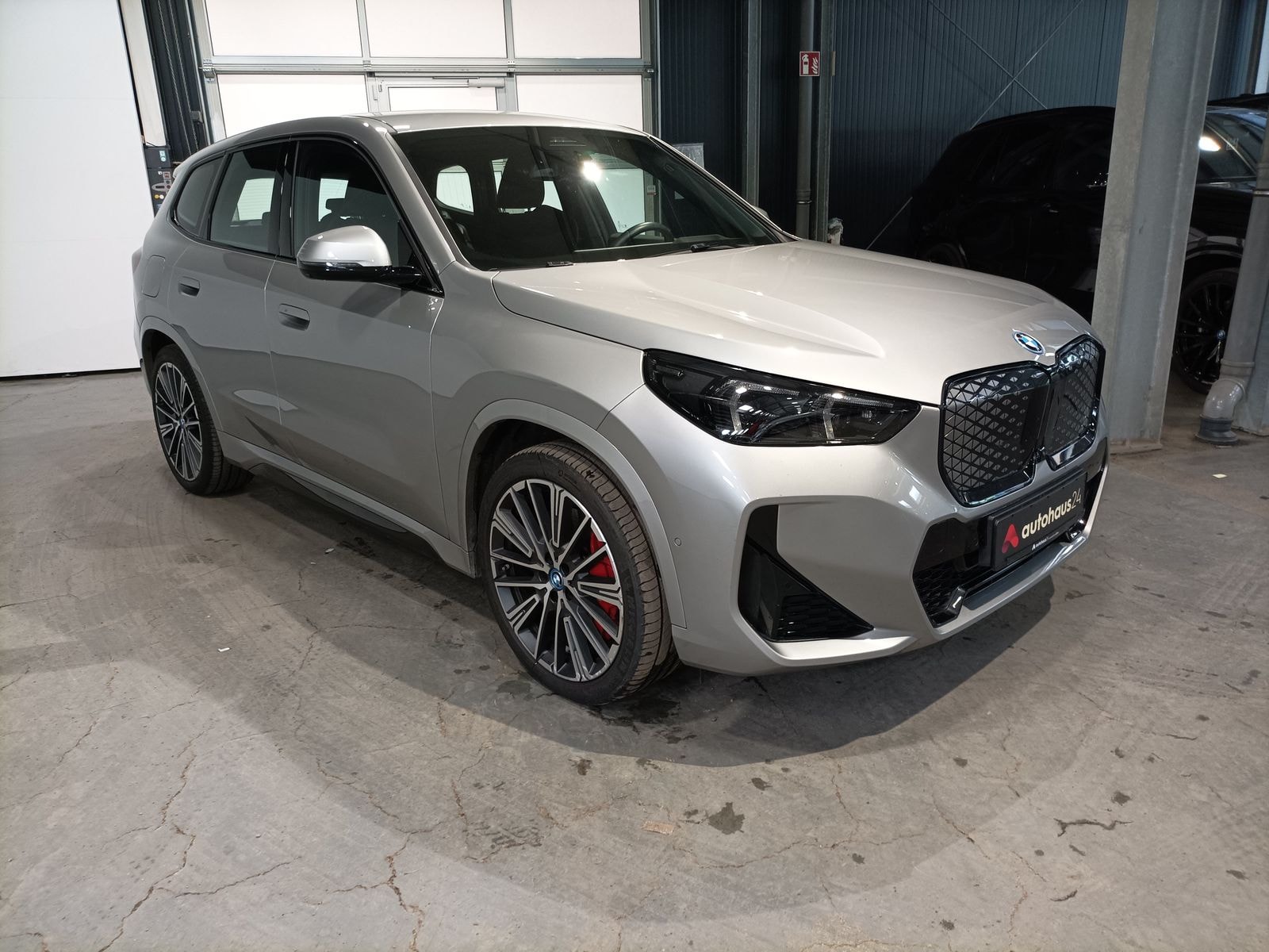 BMW iX1 SUV / Crossover / Geländewagen BMW iX1 xDrive30 Sports Utility Vehicle #1