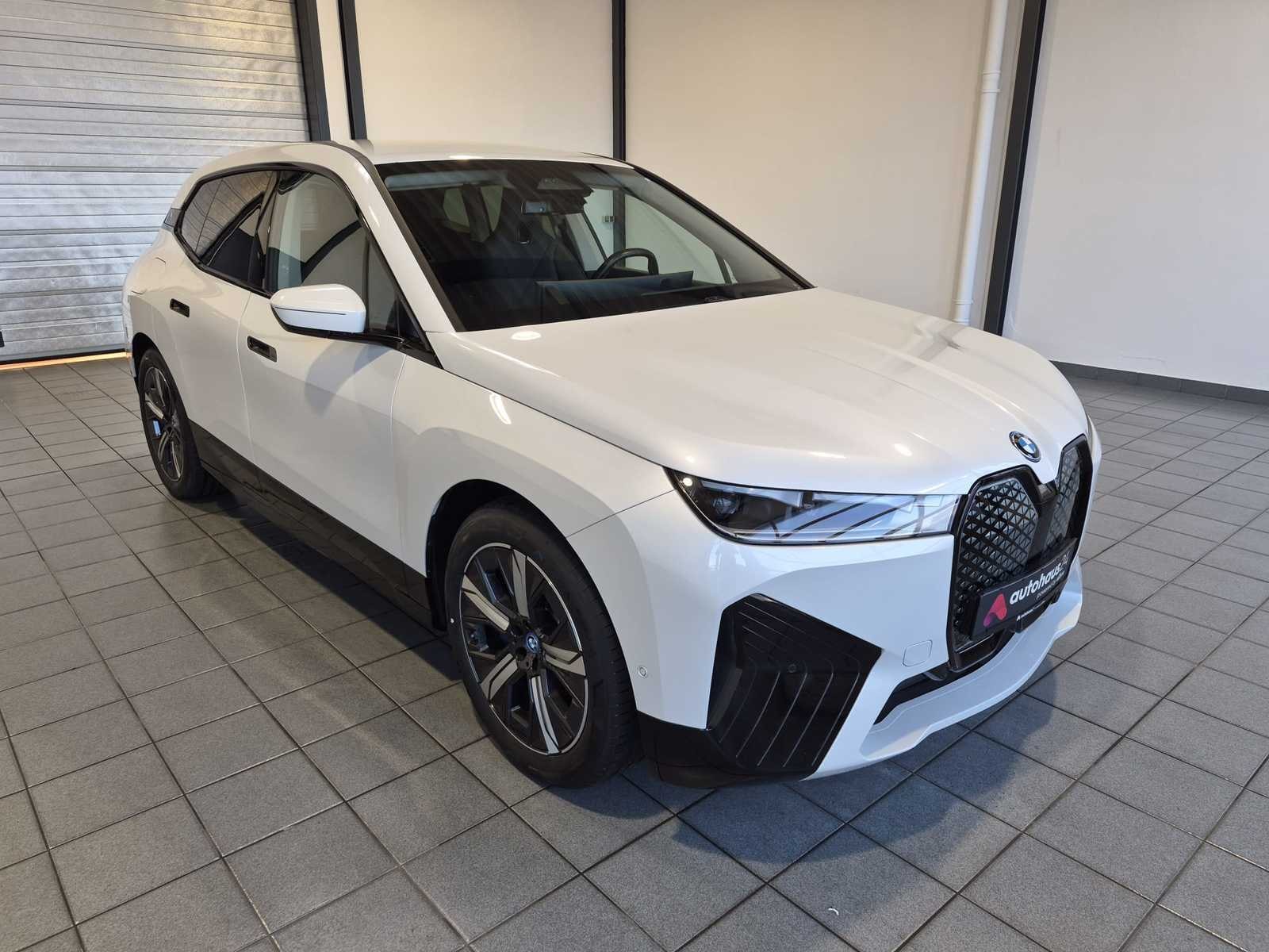 BMW iX SUV / Crossover / Geländewagen BMW iX xDrive40 Sports Utility Vehicle #1