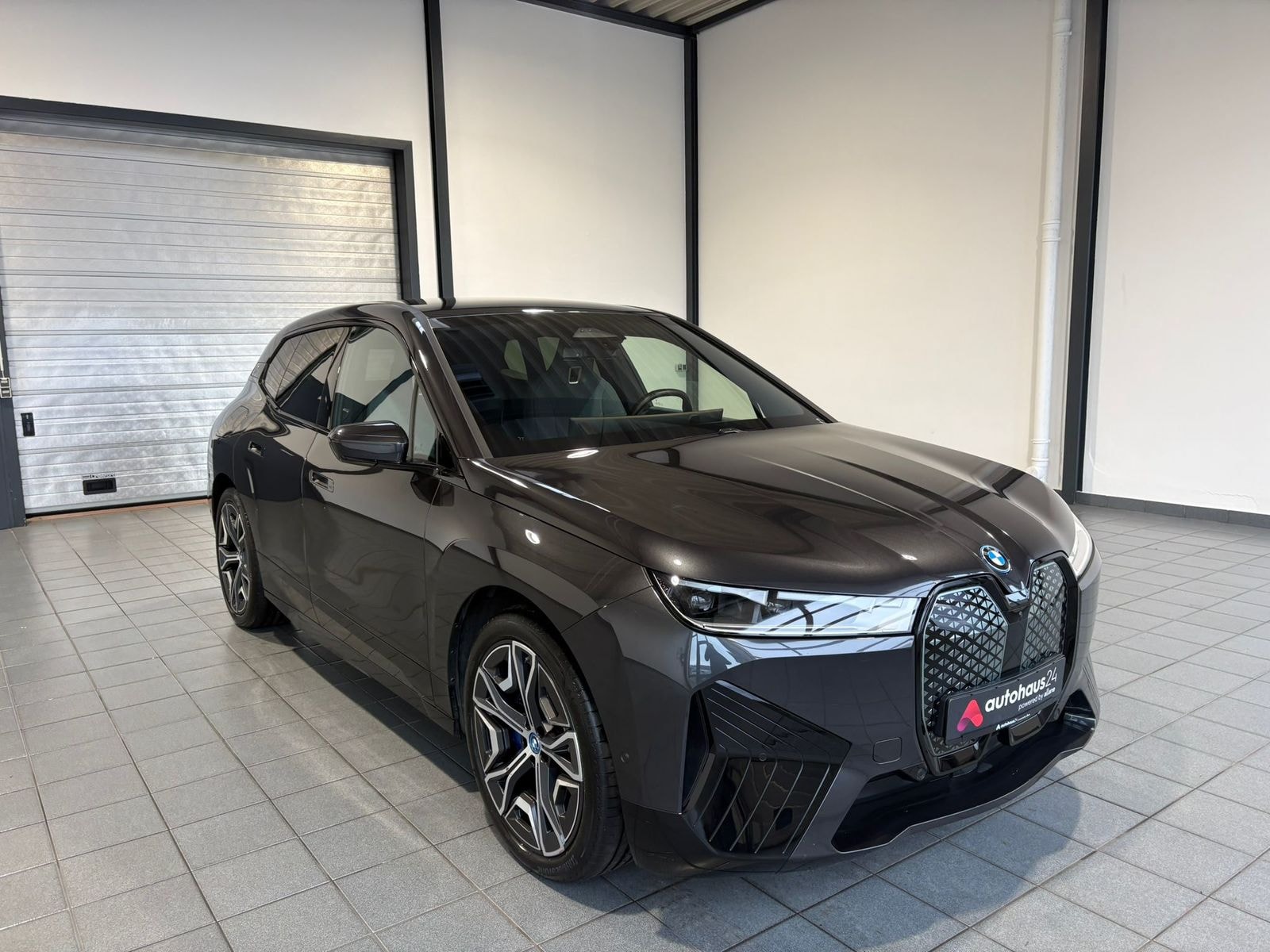 BMW iX SUV / Crossover / Geländewagen BMW iX xDrive40 Sports Utility Vehicle #1