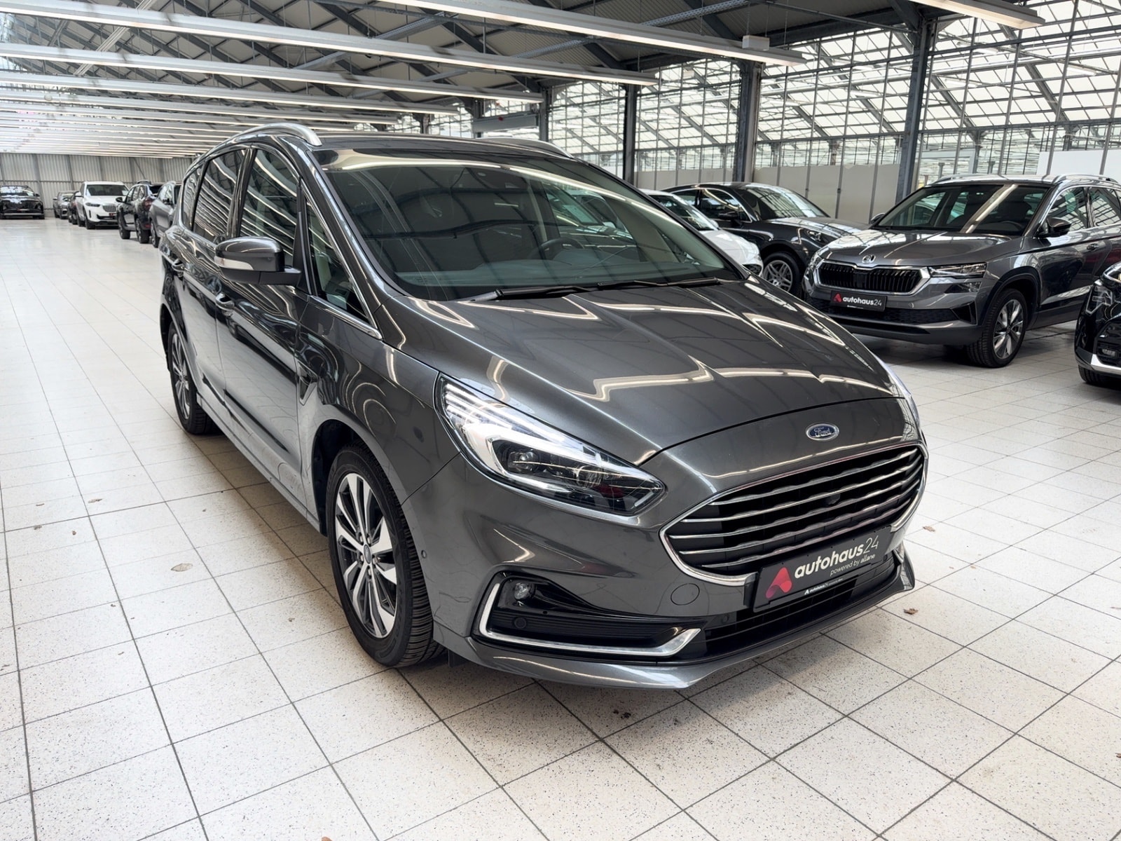 Ford S-MAX Kleinbus / Van FORD S-MAX 2.5 Duratec FHEV Titanium 7-Sitzer Van #1