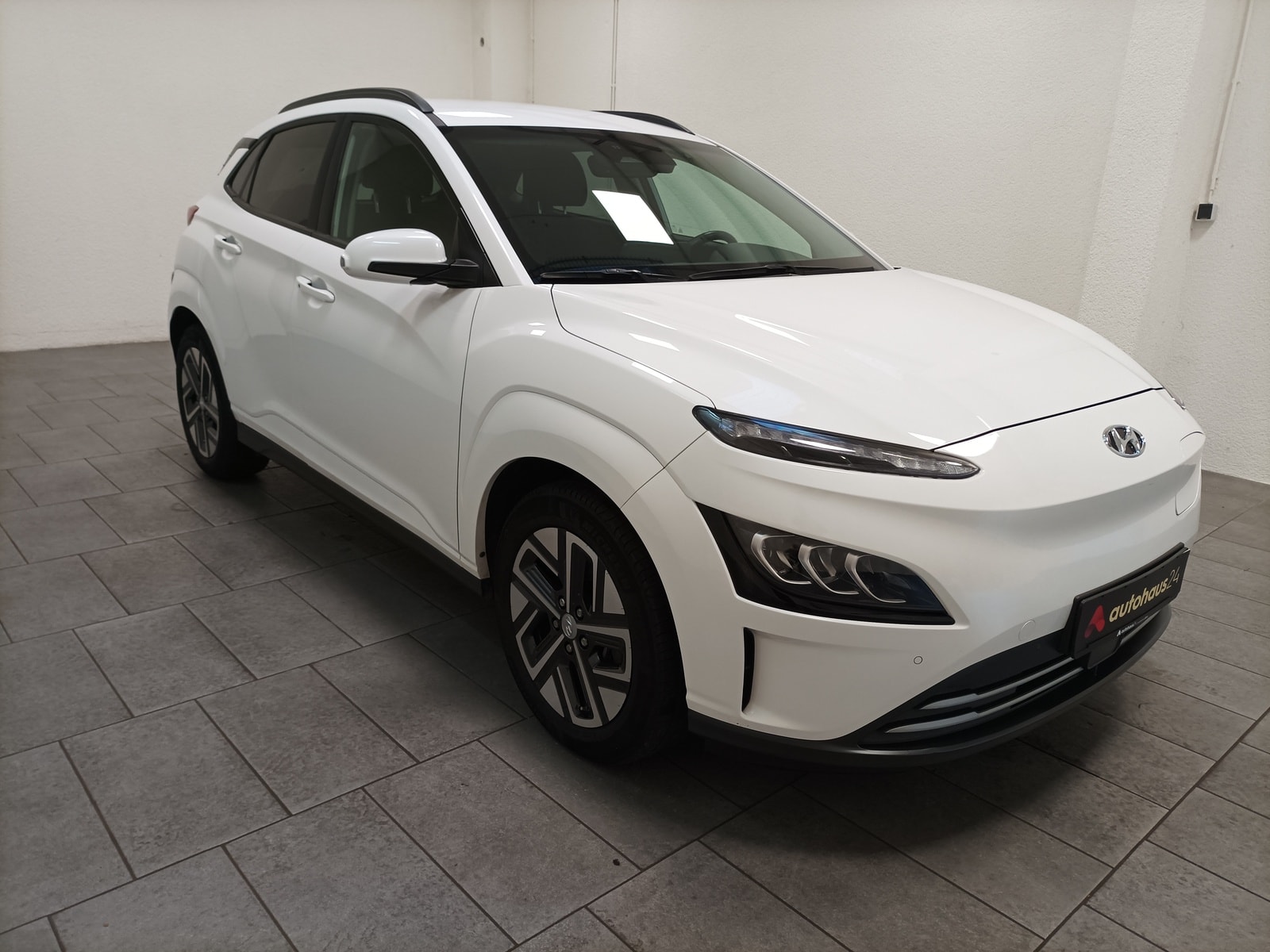 Hyundai Kona SUV / Crossover / Geländewagen HYUNDAI Kona ELEKTRO 100kW Advantage-Paket Sports Utility Vehicle #1