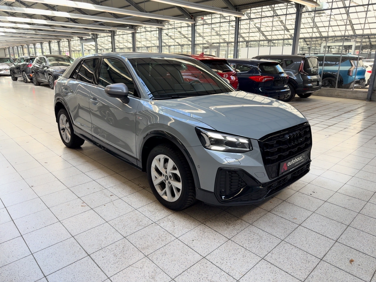 Audi Q2 SUV / Crossover / Geländewagen AUDI Q2 30 TFSI S line Sports Utility Vehicle #1