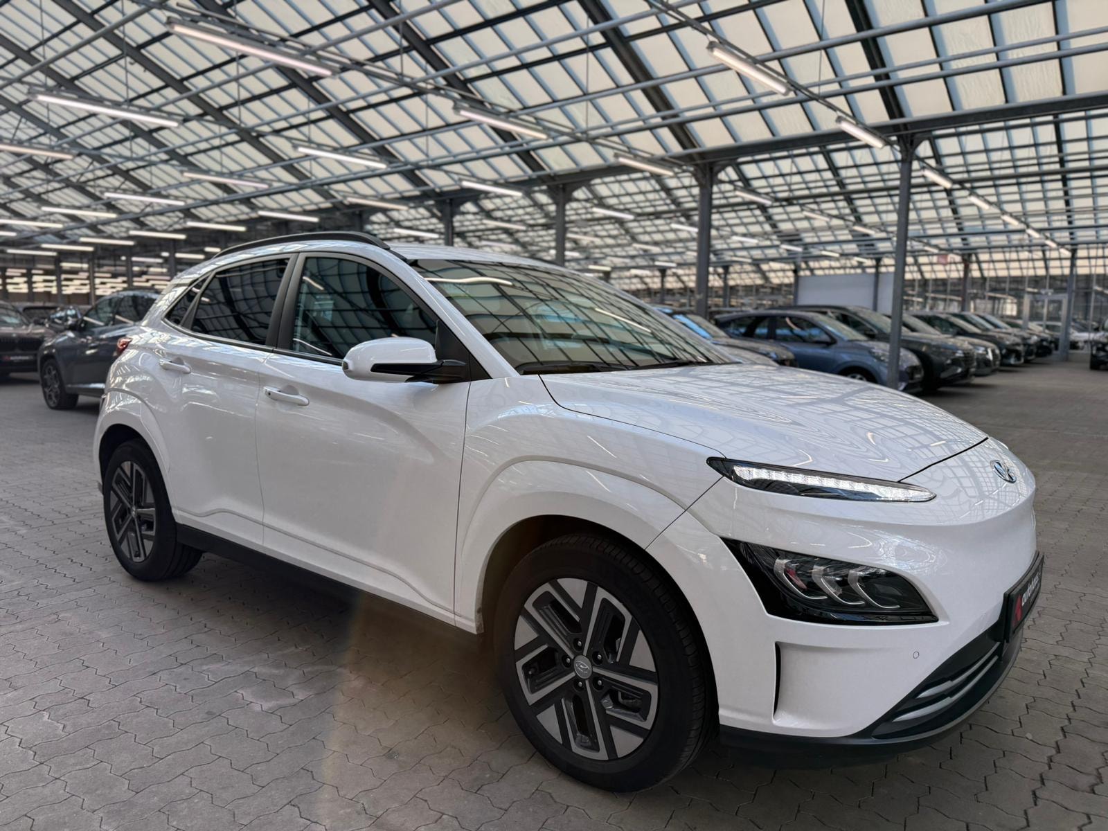 Hyundai Kona SUV / Crossover / Geländewagen HYUNDAI Kona ELEKTRO 100kW Advantage-Paket Sports Utility Vehicle #1