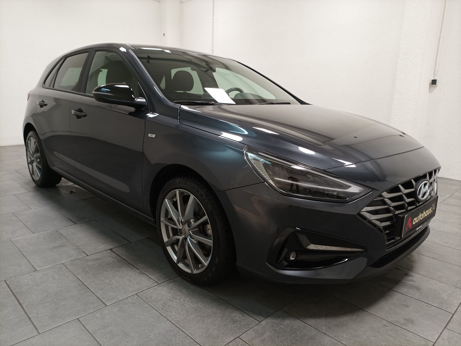 Hyundai i30 Limousine HYUNDAI i30 1.5 T-GDI Hybrid Advantage Schräghecklimousine #1