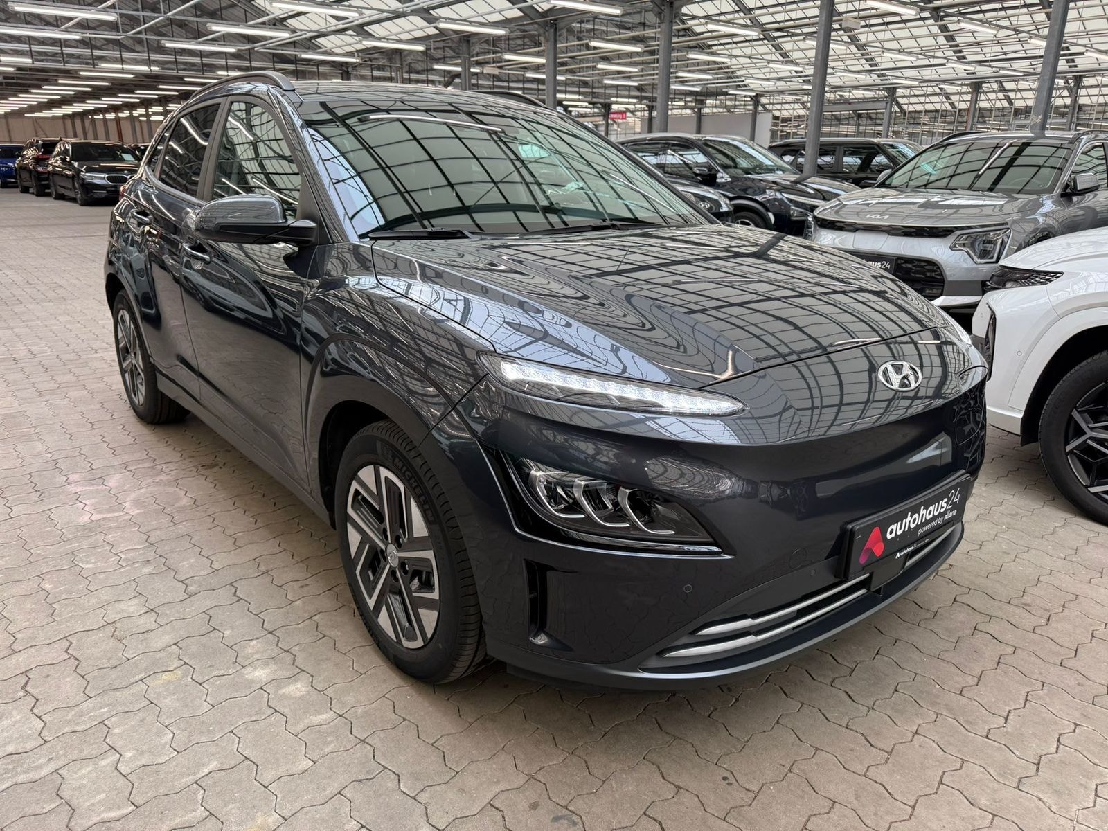Hyundai Kona SUV / Crossover / Geländewagen HYUNDAI Kona ELEKTRO 100kW Advantage-Paket Sports Utility Vehicle #1
