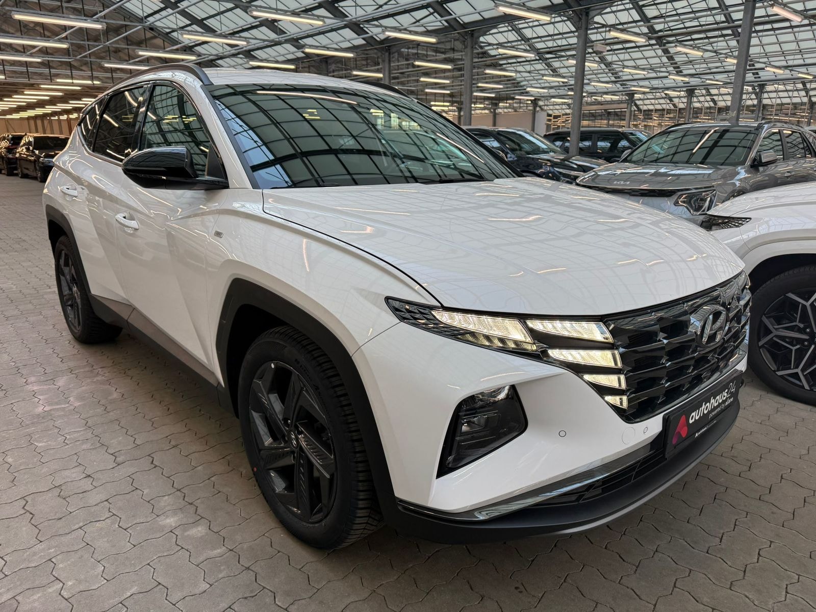 Hyundai Tucson SUV / Crossover / Geländewagen HYUNDAI Tucson 1.6 T-GDI 132kW 48V Blackline DCT 4WD Sports Utility Vehicle #1