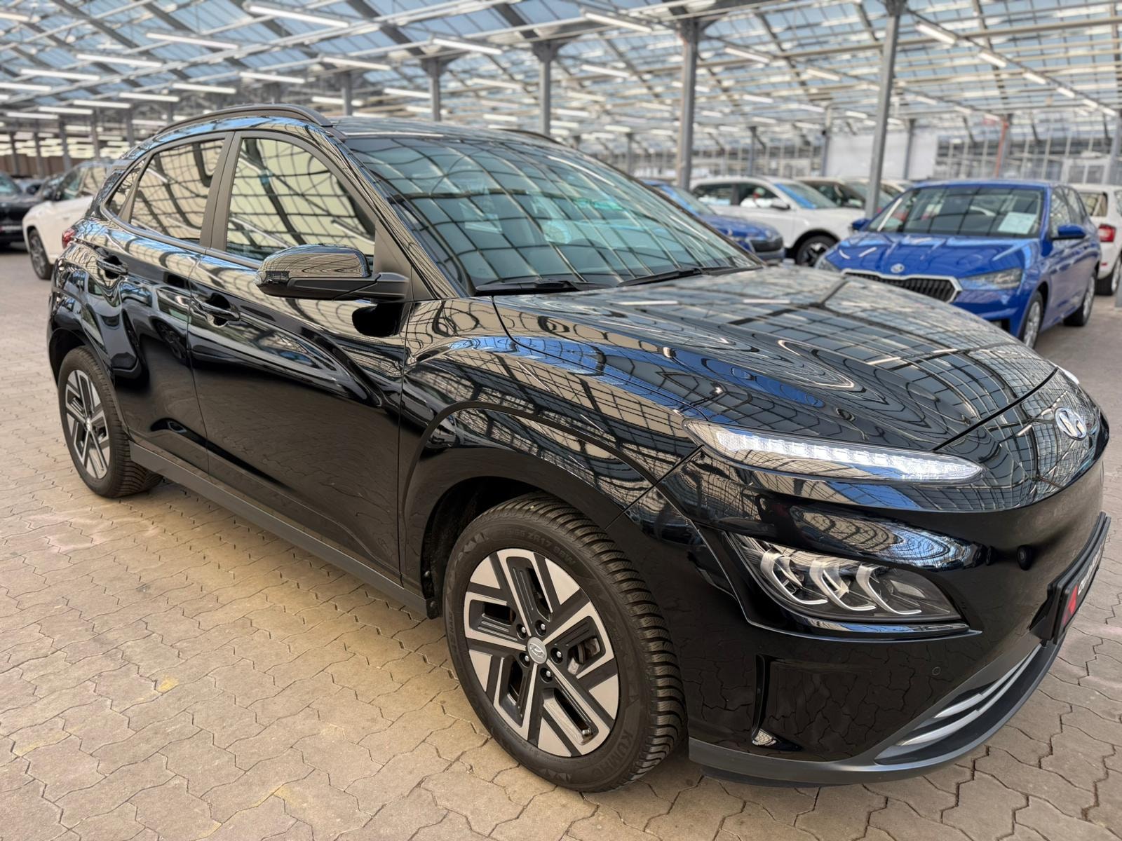 Hyundai Kona SUV / Crossover / Geländewagen HYUNDAI Kona ELEKTRO 100kW Advantage-Paket Sports Utility Vehicle #1