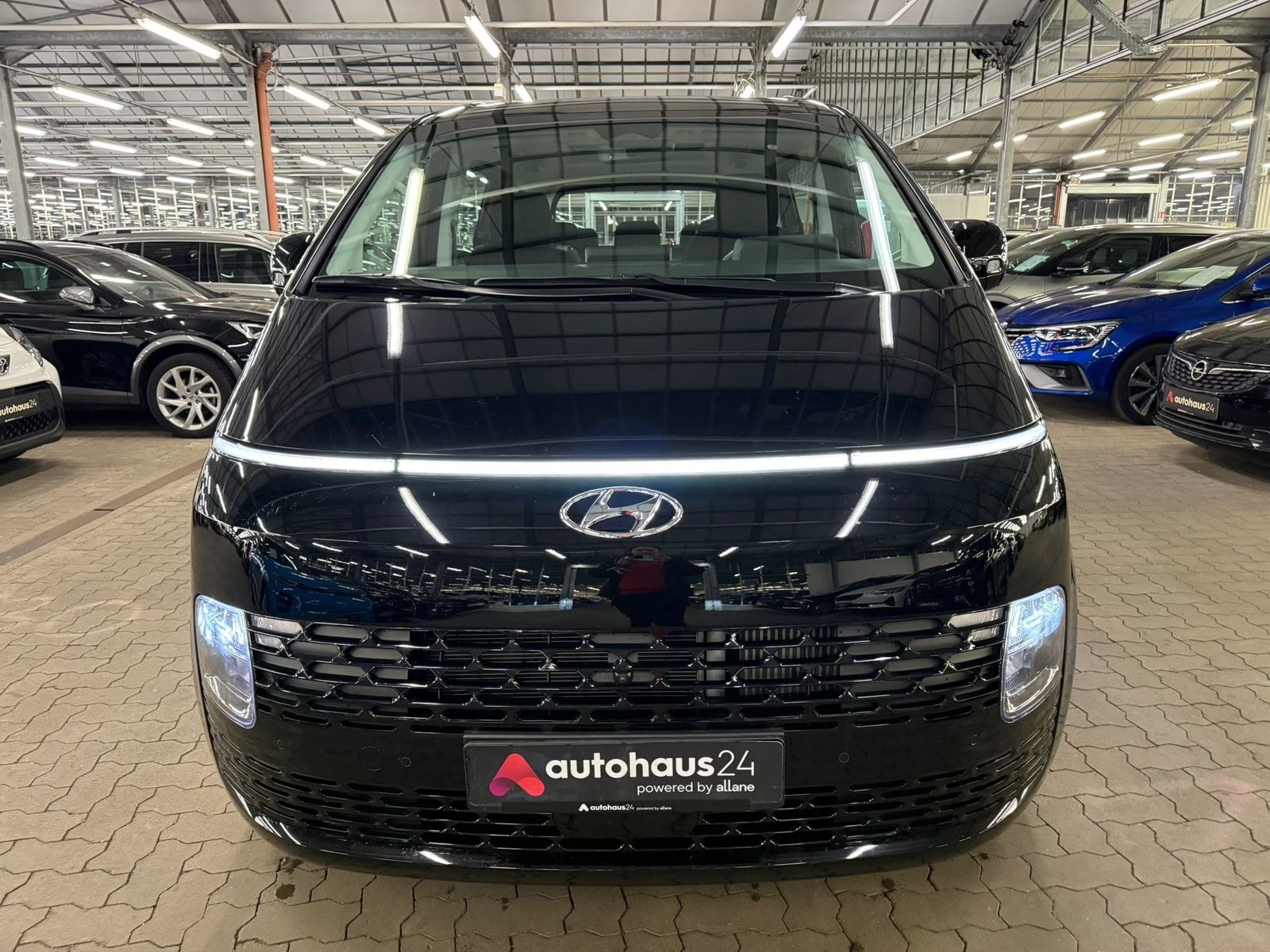 Hyundai STARIA Van Staria 2.2 CRDi Trend 2WD (9-Sitzer) #2