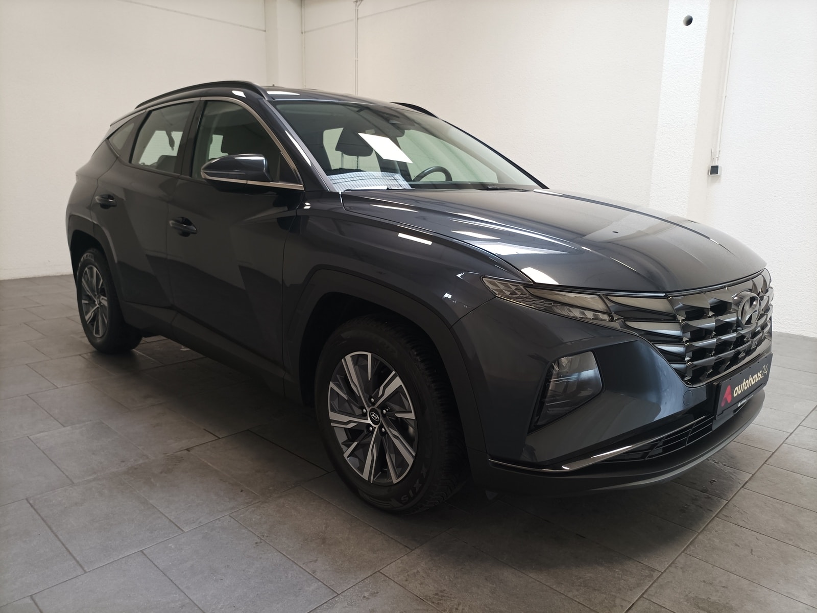 Hyundai Tucson SUV / Crossover / Geländewagen HYUNDAI Tucson 1.6 T-GDI Select Sports Utility Vehicle #1
