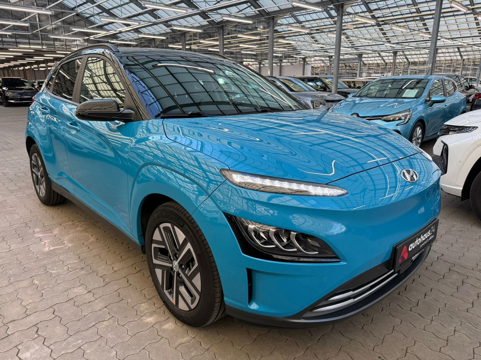 Hyundai Kona SUV / Crossover / Geländewagen HYUNDAI Kona ELEKTRO 150kW Select-Paket Sports Utility Vehicle #1