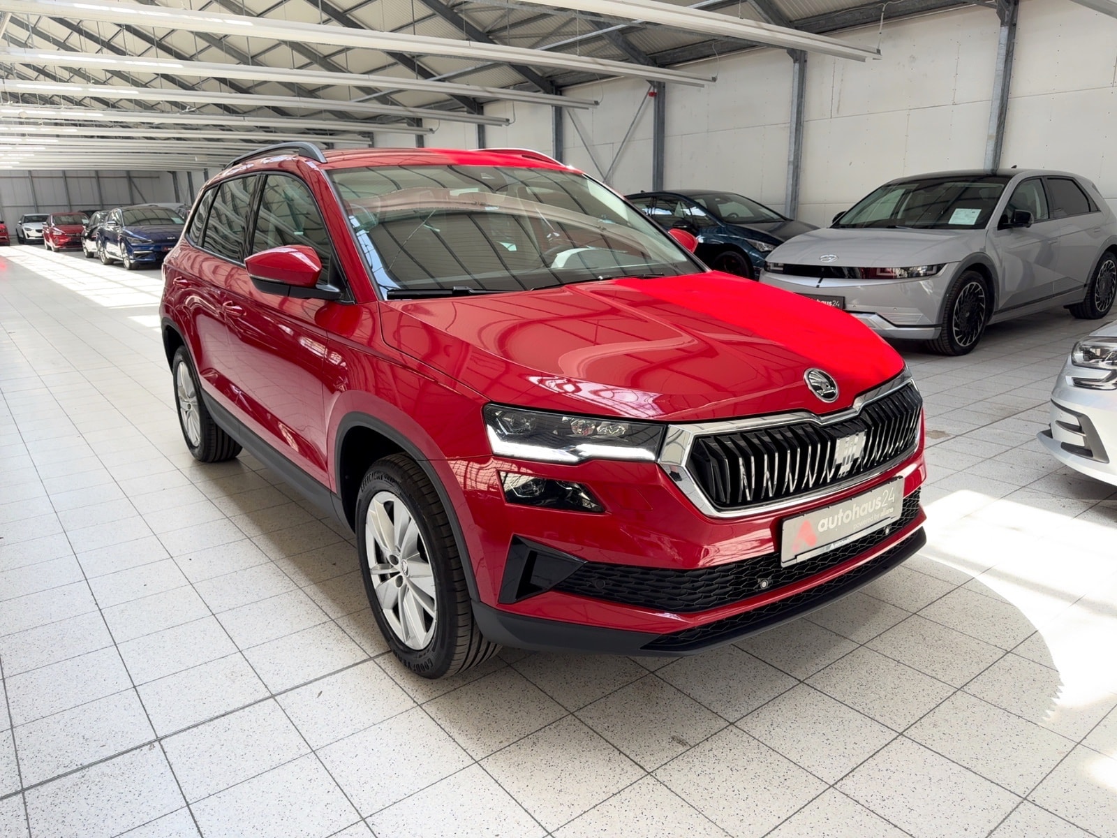 ŠKODA Karoq SUV / Crossover / Geländewagen SKODA Karoq 1.5l TSI ACT Selection Sports Utility Vehicle #1