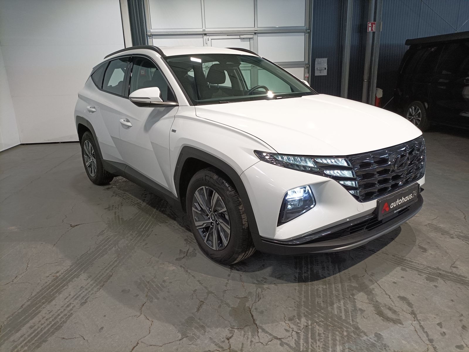 Hyundai Tucson SUV / Crossover / Geländewagen HYUNDAI Tucson 1.6 T-GDI 48V Select DCT Sports Utility Vehicle #1