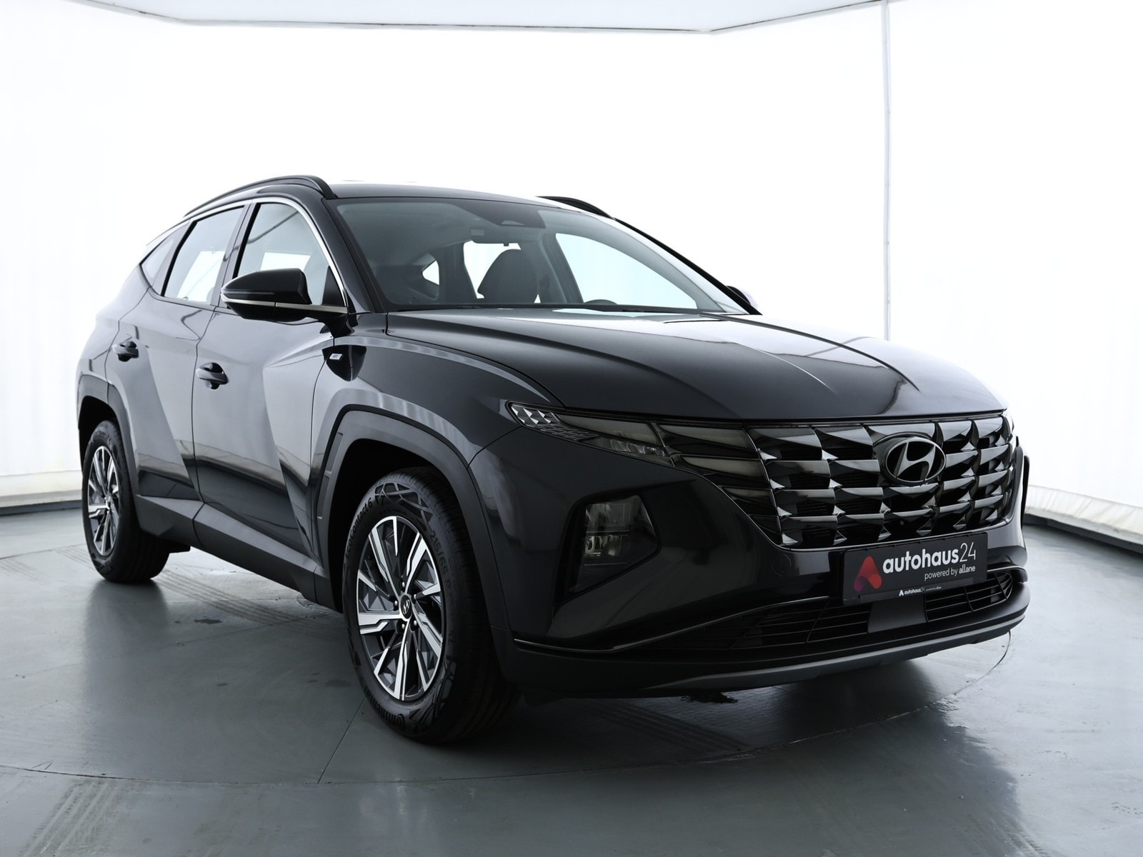 Hyundai Tucson SUV / Crossover / Geländewagen HYUNDAI Tucson 1.6 T-GDI 48V Select DCT Sports Utility Vehicle #1