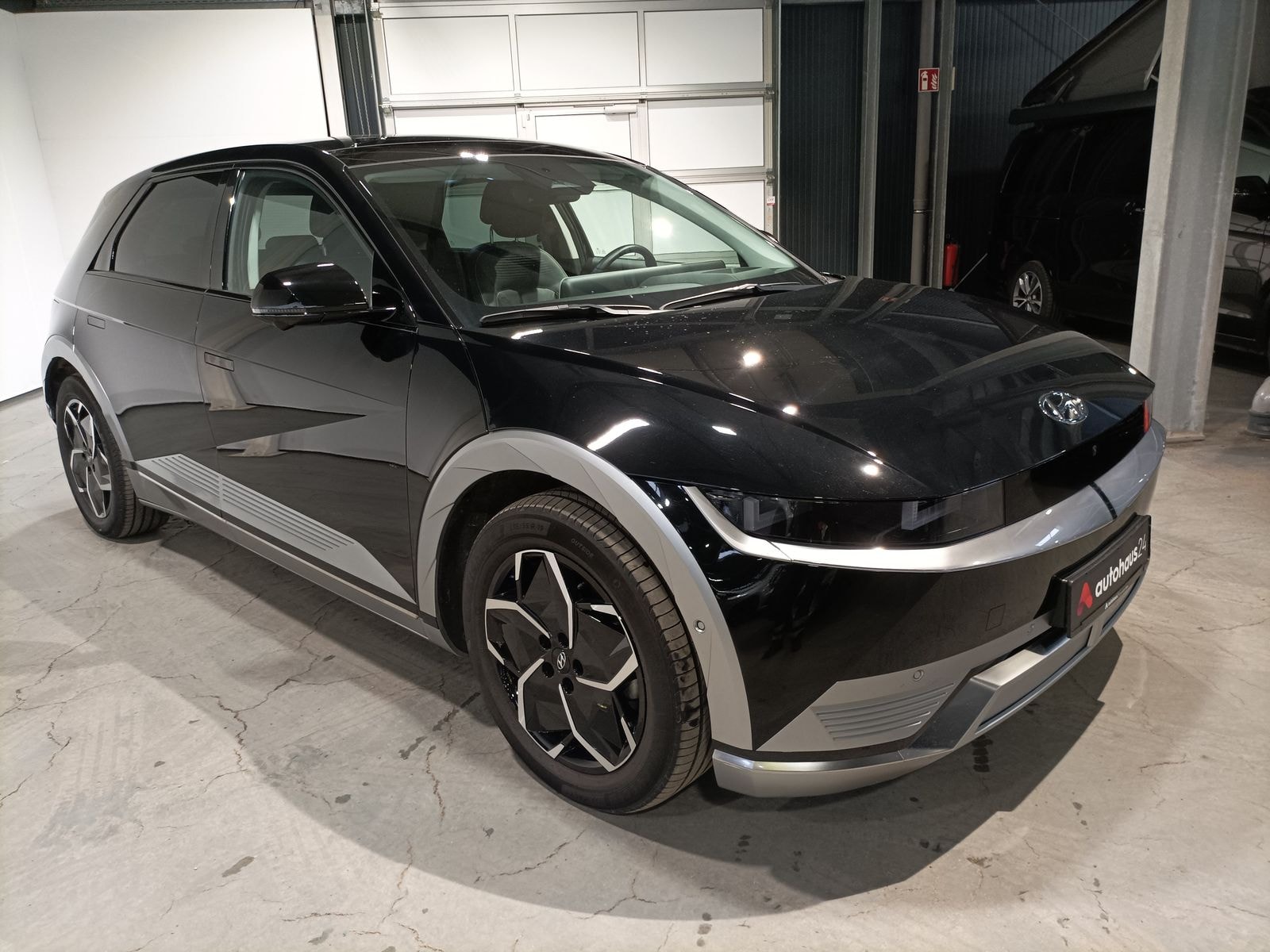 Hyundai IONIQ 5 Limousine HYUNDAI IONIQ 5 77,4 kWh Allradantrieb Sports Utility Vehicle #1