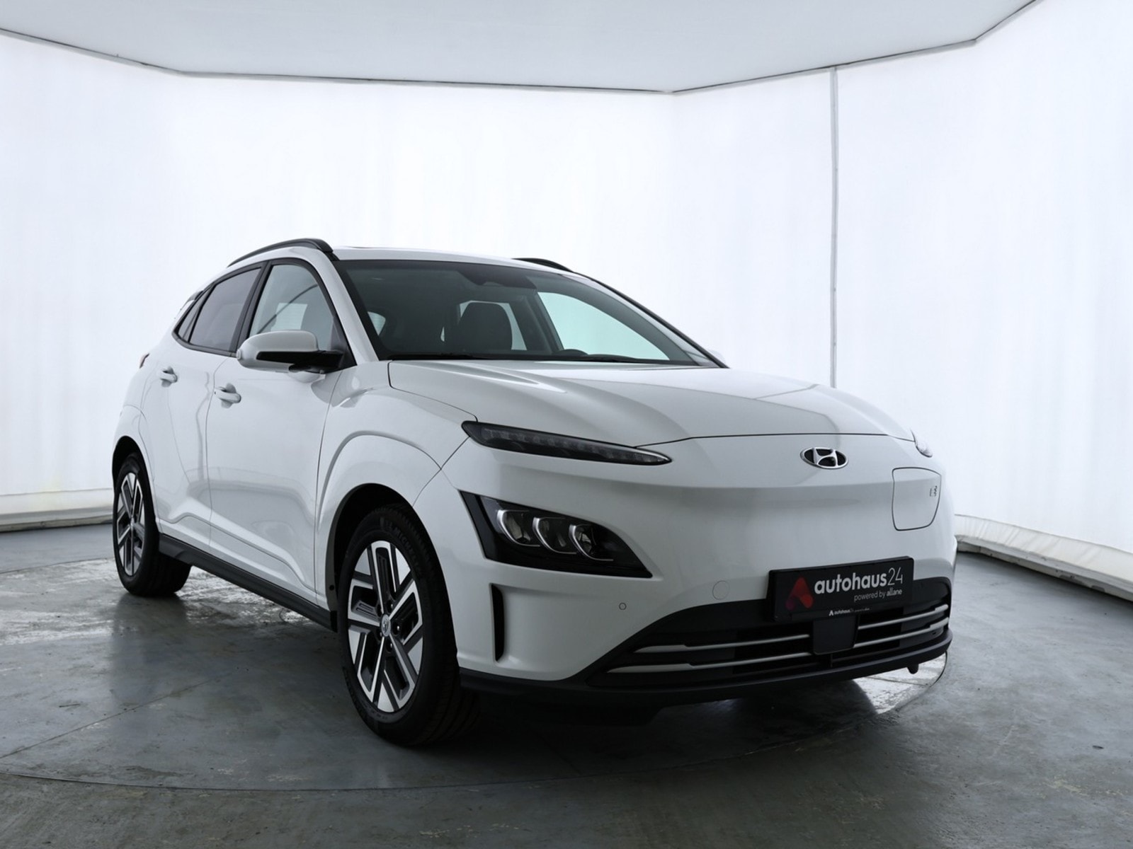 Hyundai Kona SUV / Crossover / Geländewagen HYUNDAI Kona ELEKTRO 150kW Select-Paket Sports Utility Vehicle #1