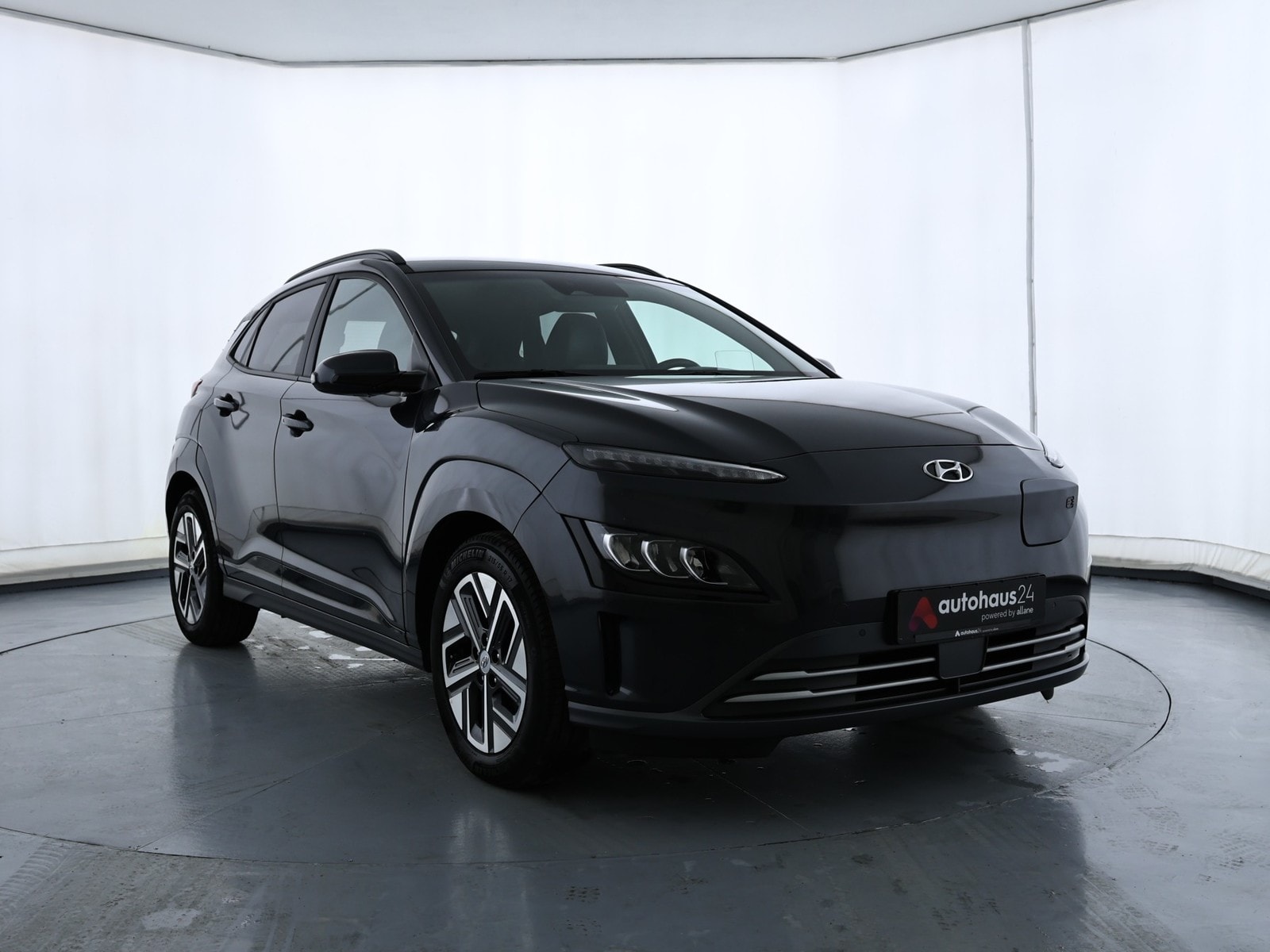 Hyundai Kona SUV / Crossover / Geländewagen HYUNDAI Kona ELEKTRO 150kW Select-Paket Sports Utility Vehicle #1