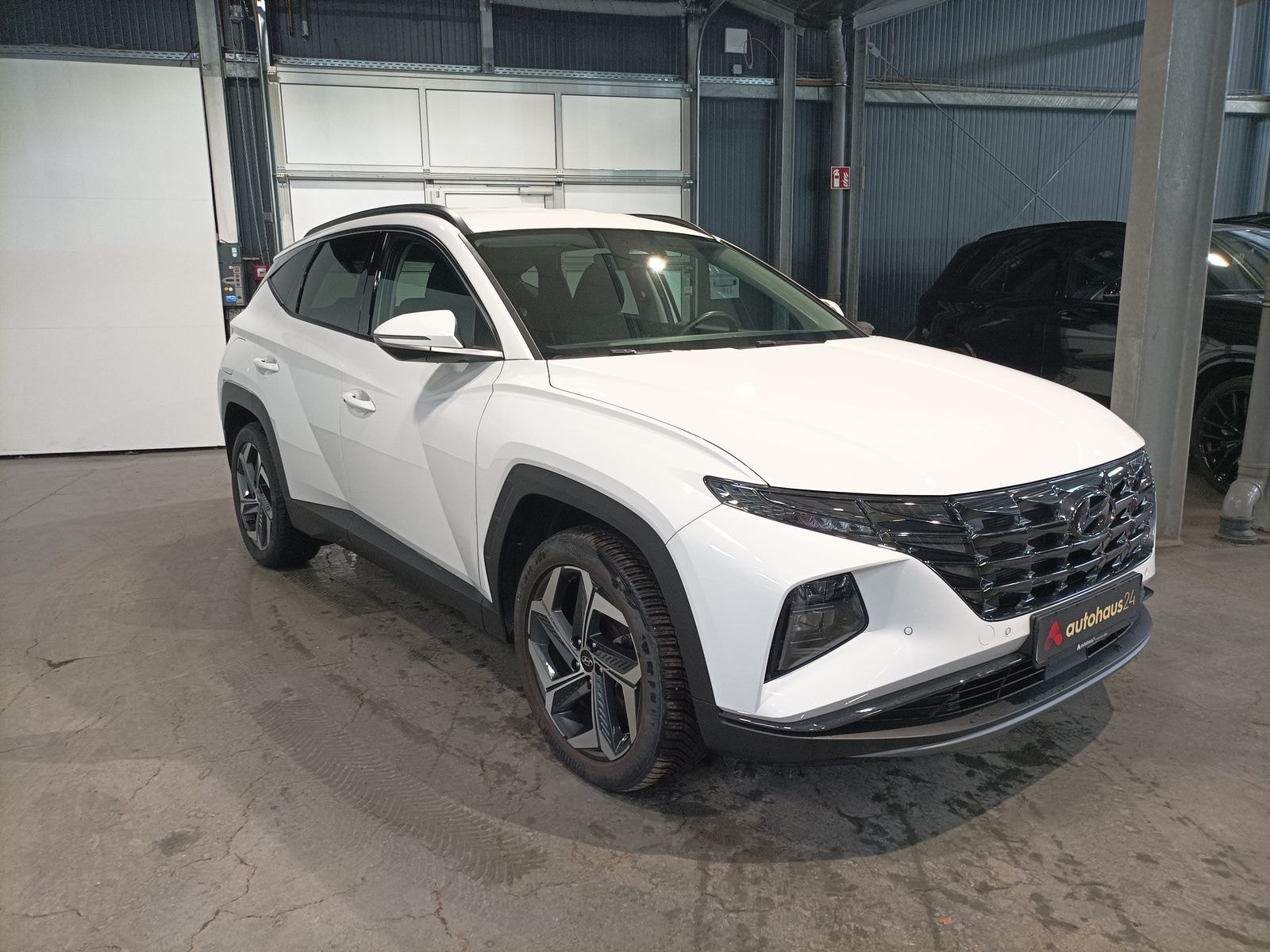 Hyundai Tucson SUV / Crossover / Geländewagen HYUNDAI Tucson 1.6 T-GDI Plug-in Hybrid 4WD Auto Sports Utility Vehicle #1