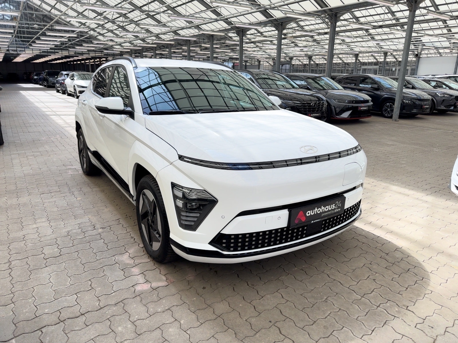 Hyundai Kona SUV / Crossover / Geländewagen HYUNDAI Kona ELEKTRO 160kW Trend-Paket Sports Utility Vehicle #1