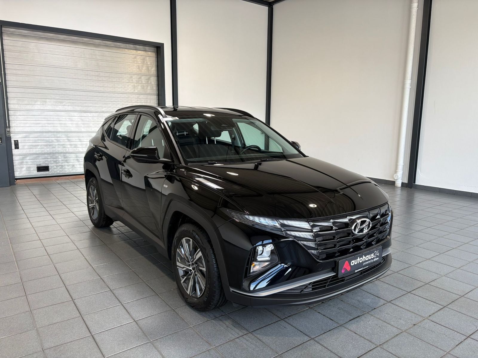 Hyundai Tucson SUV / Crossover / Geländewagen HYUNDAI Tucson 1.6 T-GDI 48V Select DCT Sports Utility Vehicle #1