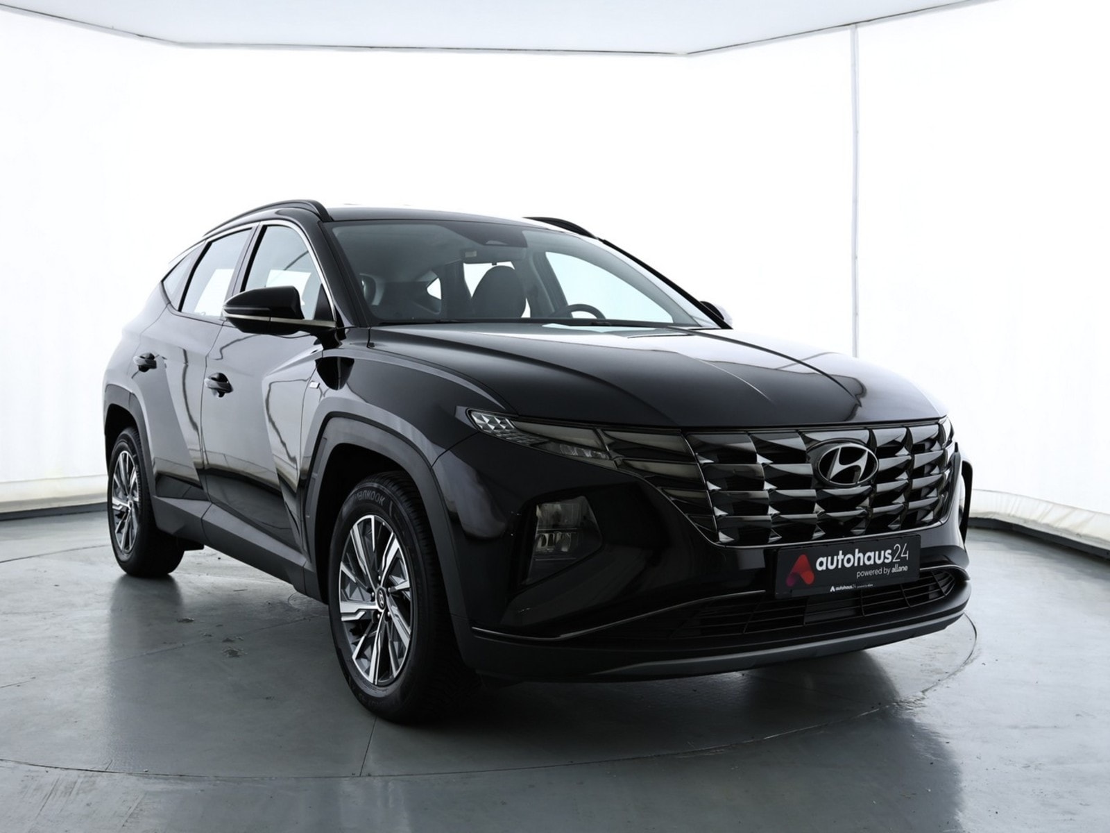 Hyundai Tucson SUV / Crossover / Geländewagen HYUNDAI Tucson 1.6 T-GDI 48V Select DCT Sports Utility Vehicle #1