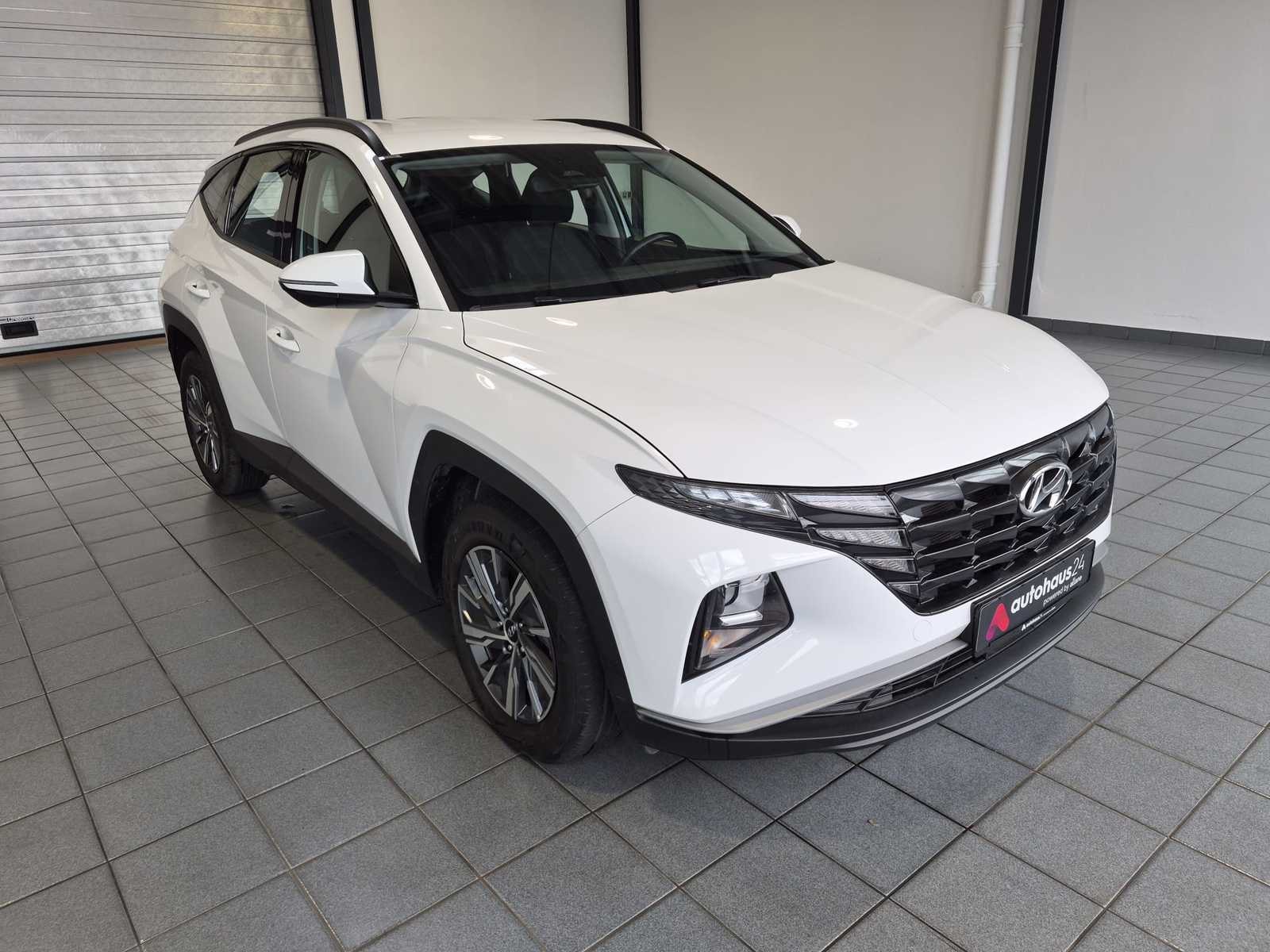 Hyundai Tucson SUV / Crossover / Geländewagen HYUNDAI Tucson 1.6 T-GDI Select Sports Utility Vehicle #1