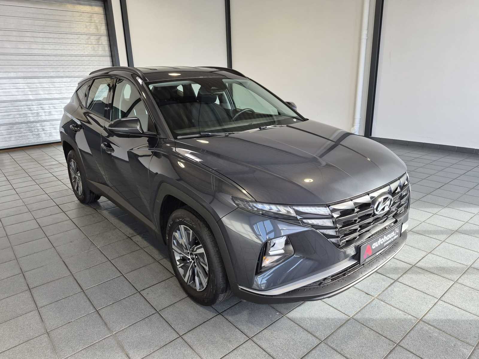 Hyundai Tucson SUV / Crossover / Geländewagen HYUNDAI Tucson 1.6 T-GDI Select Sports Utility Vehicle #1