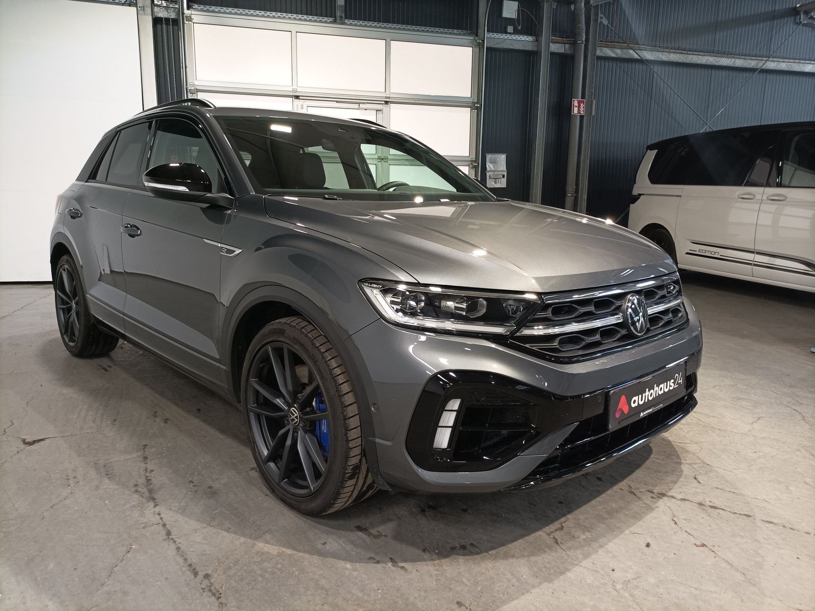 Volkswagen T-Roc SUV / Crossover / Geländewagen VOLKSWAGEN T-Roc 2.0 TSI OPF DSG 4MOTION R Sports Utility Vehicle #1