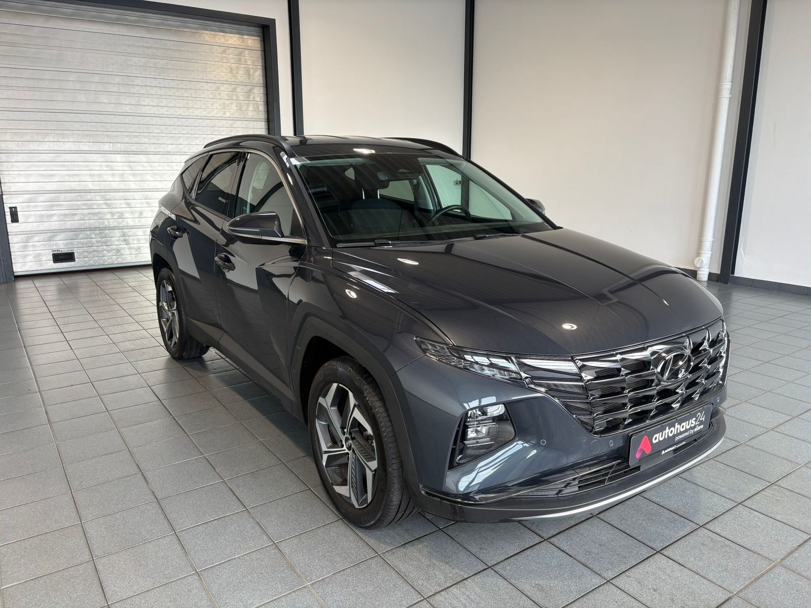 Hyundai Tucson SUV / Crossover / Geländewagen HYUNDAI Tucson 1.6 T-GDI Plug-in Hybrid 4WD Auto Sports Utility Vehicle #1