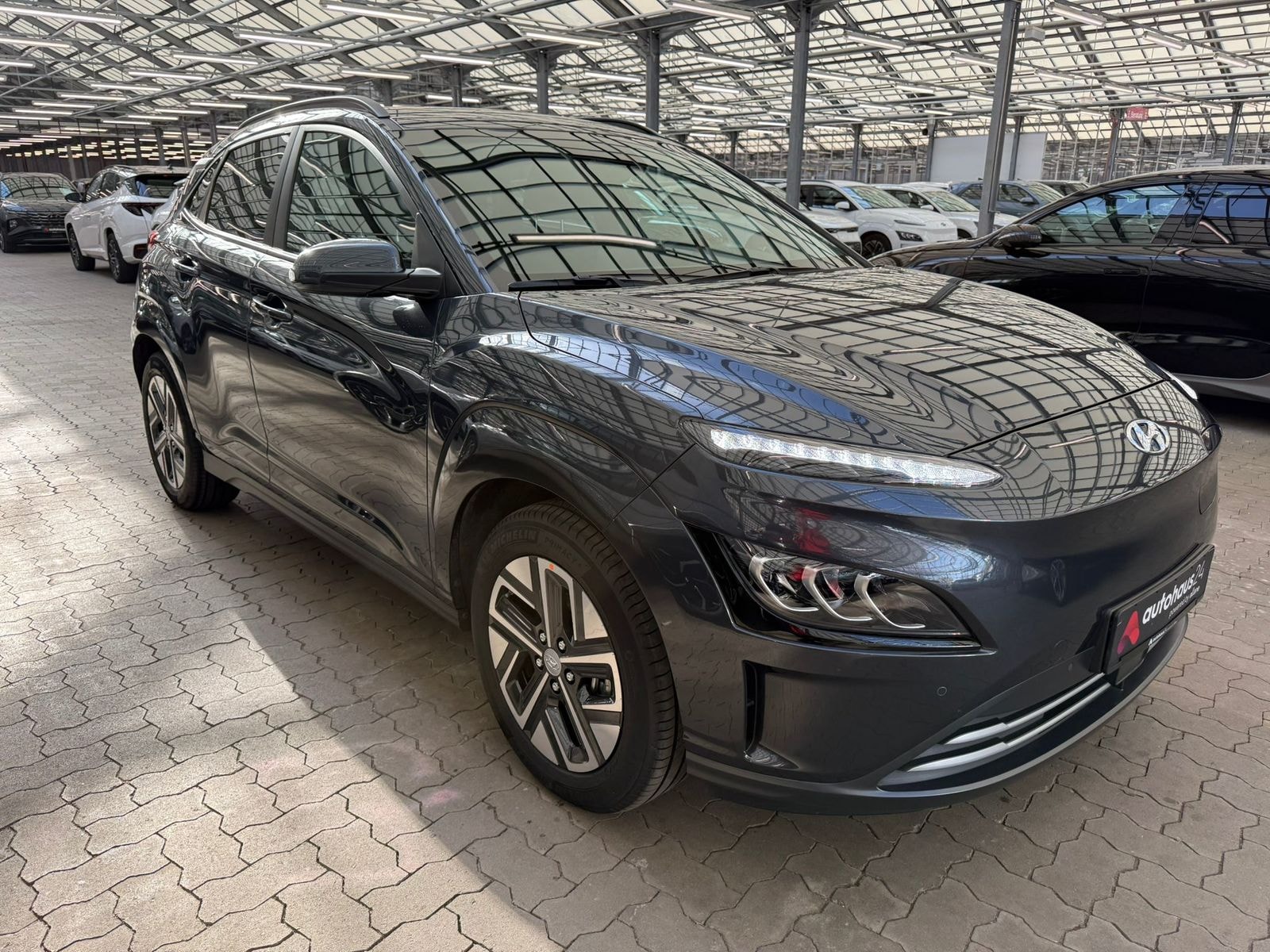 Hyundai Kona SUV / Crossover / Geländewagen HYUNDAI Kona ELEKTRO 100kW Advantage-Paket Sports Utility Vehicle #1