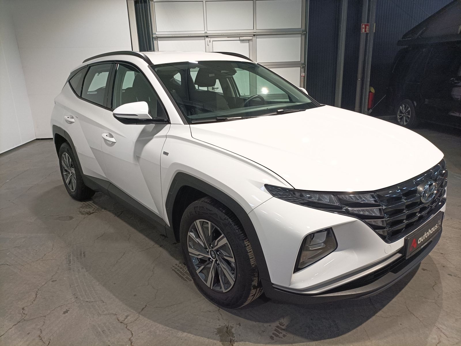 Hyundai Tucson SUV / Crossover / Geländewagen HYUNDAI Tucson 1.6 T-GDI 48V Select DCT Sports Utility Vehicle #1