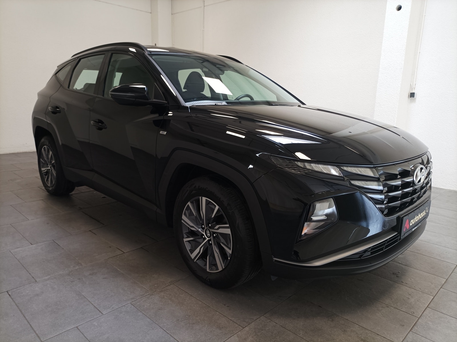 Hyundai Tucson SUV / Crossover / Geländewagen HYUNDAI Tucson 1.6 T-GDI 48V Select DCT Sports Utility Vehicle #1