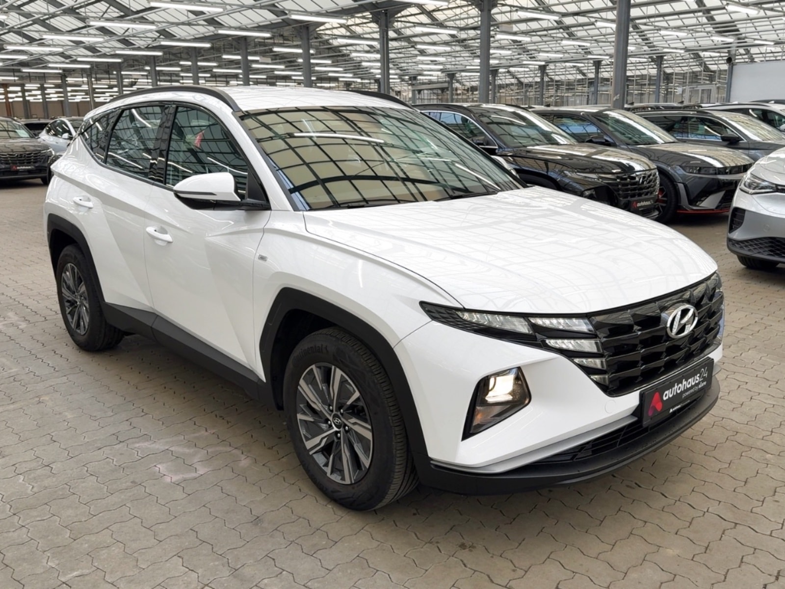 Hyundai Tucson SUV / Crossover / Geländewagen HYUNDAI Tucson 1.6 T-GDI 48V Select DCT Sports Utility Vehicle #1