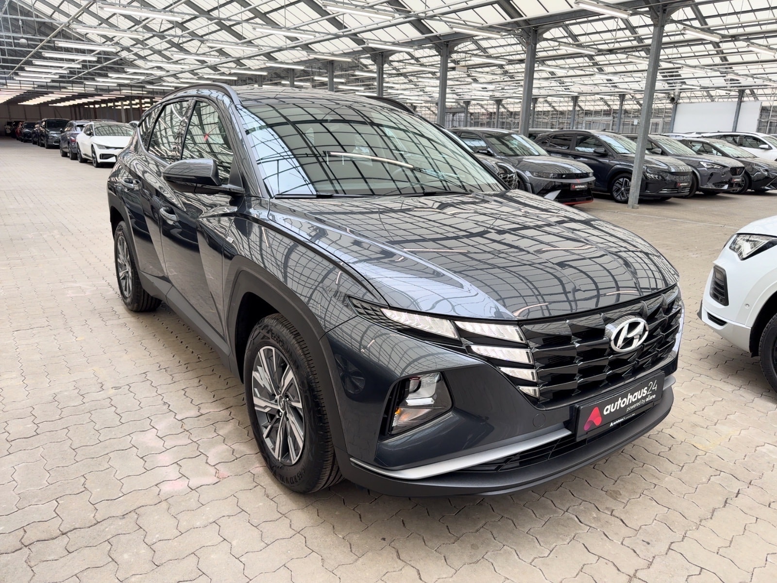 Hyundai Tucson SUV / Crossover / Geländewagen HYUNDAI Tucson 1.6 T-GDI 48V Select DCT Sports Utility Vehicle #1