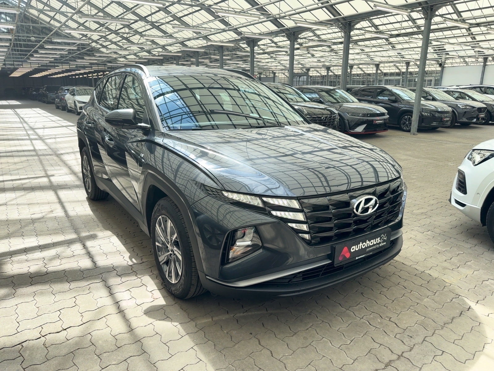 Hyundai Tucson SUV / Crossover / Geländewagen HYUNDAI Tucson 1.6 T-GDI 48V Select DCT Sports Utility Vehicle #1